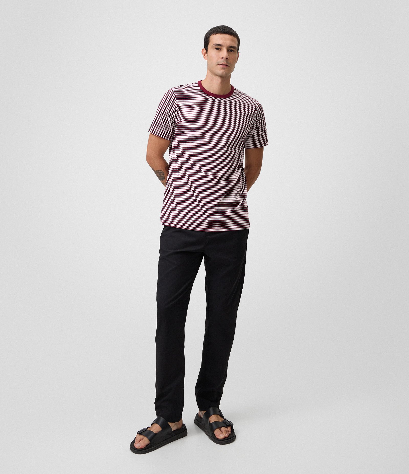 Camiseta em Algodão Peruano com Listras Horizontais e Gola Contrastante Vermelho 2