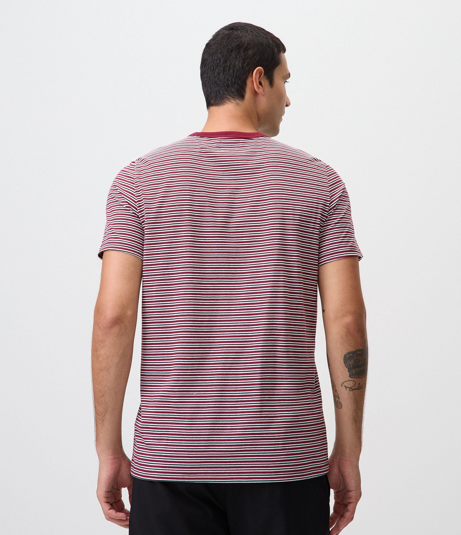 Camiseta em Algodão Peruano com Listras Horizontais e Gola Contrastante Vermelho 3