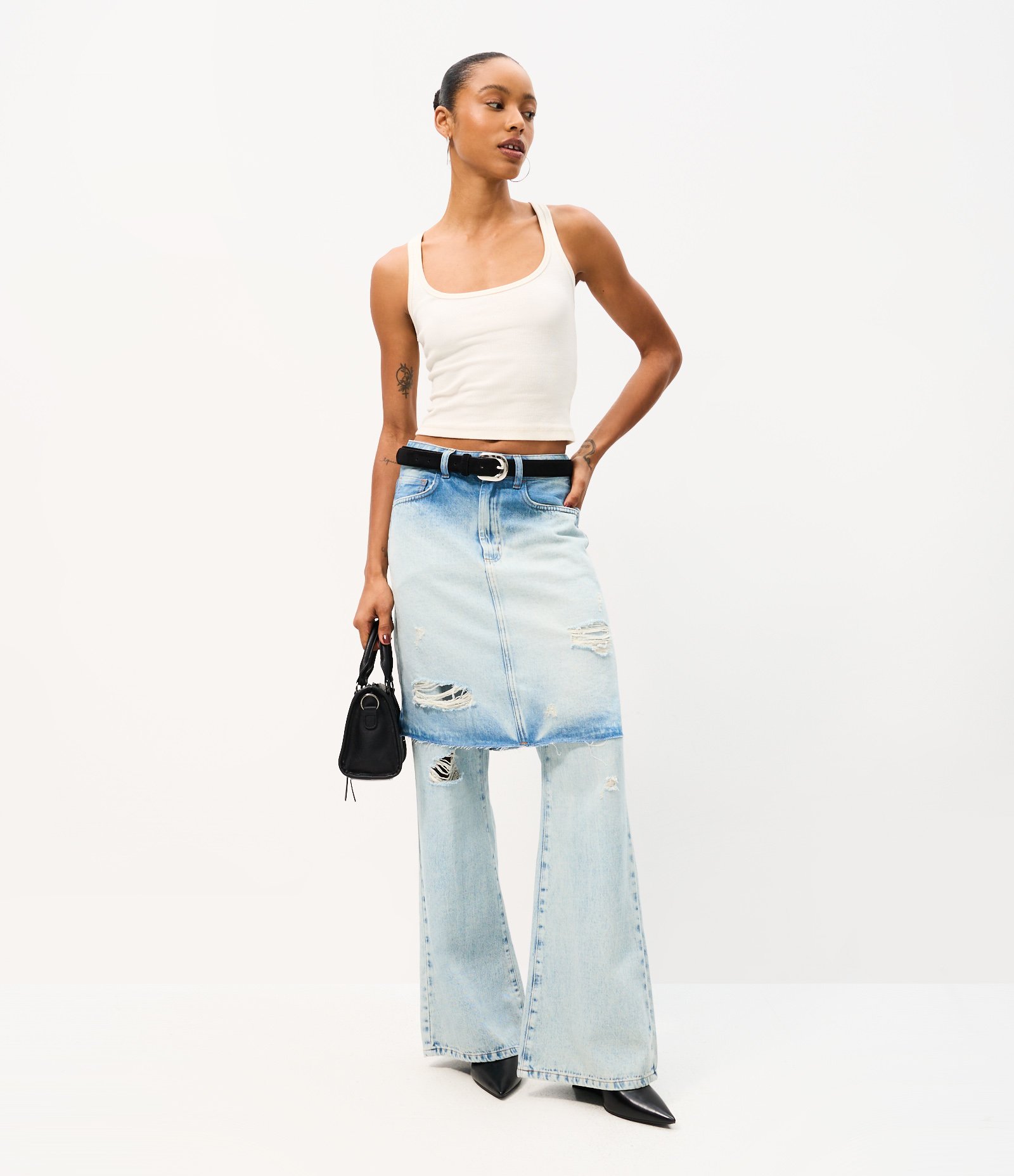 Calça Jeans Reta Ampla com Saia Sobreposta e Detalhes Destroyed Azul 1