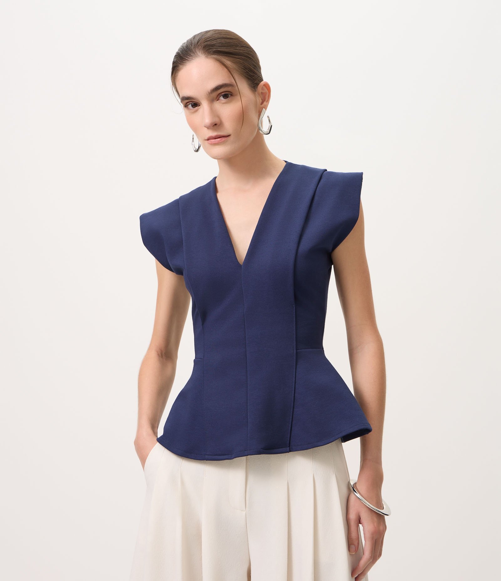 Blusa com Decote V e Modelagem Acinturada Azul 1