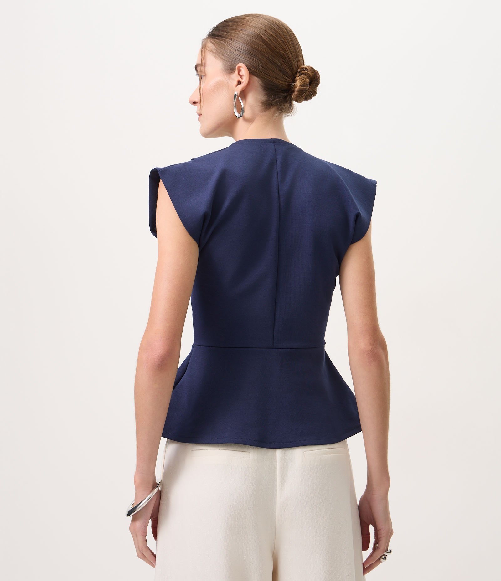 Blusa com Decote V e Modelagem Acinturada Azul 4