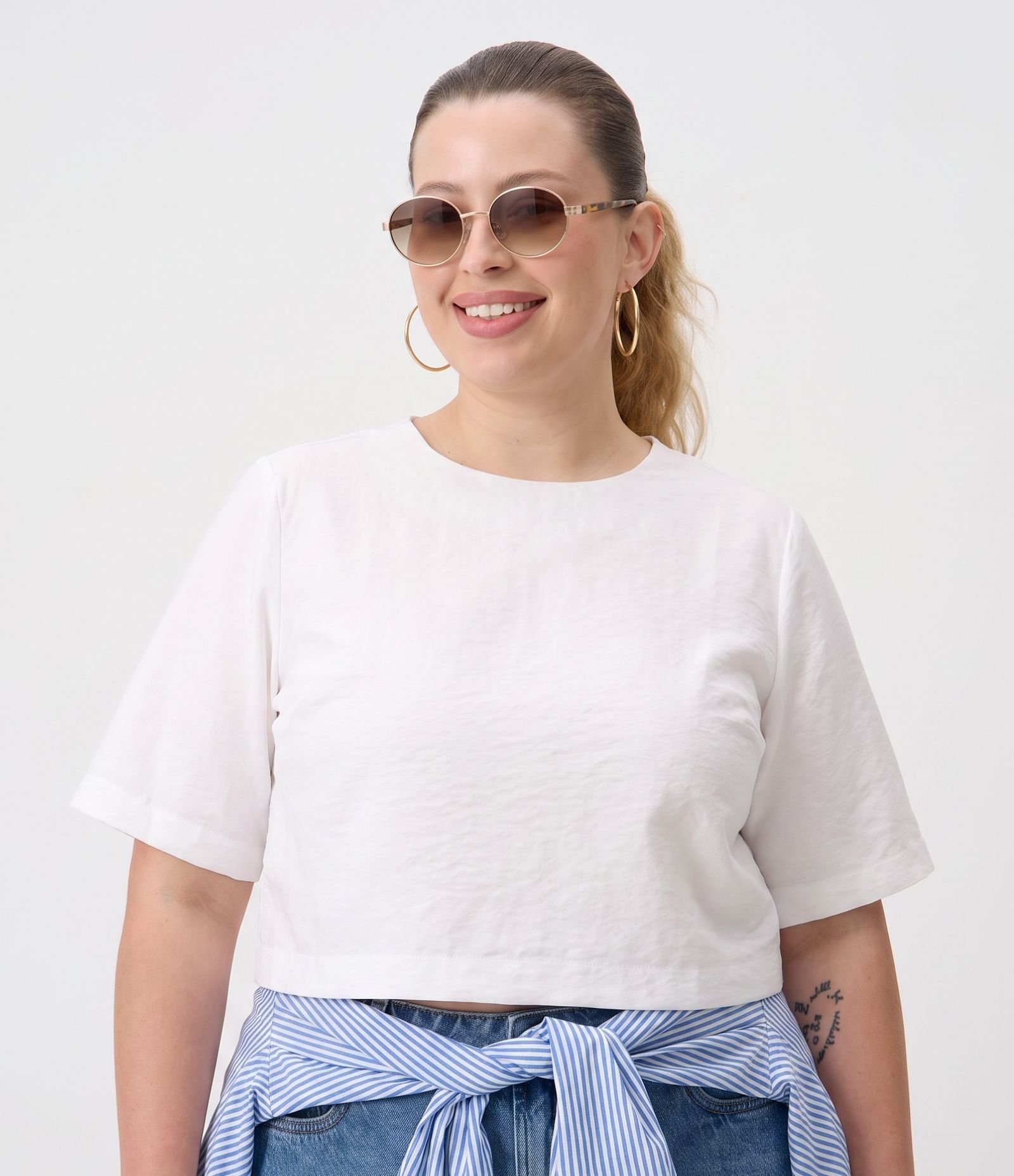 Blusa em Cetim com Ombreiras e Gota nas Costas Curve & Plus Size Branco 1