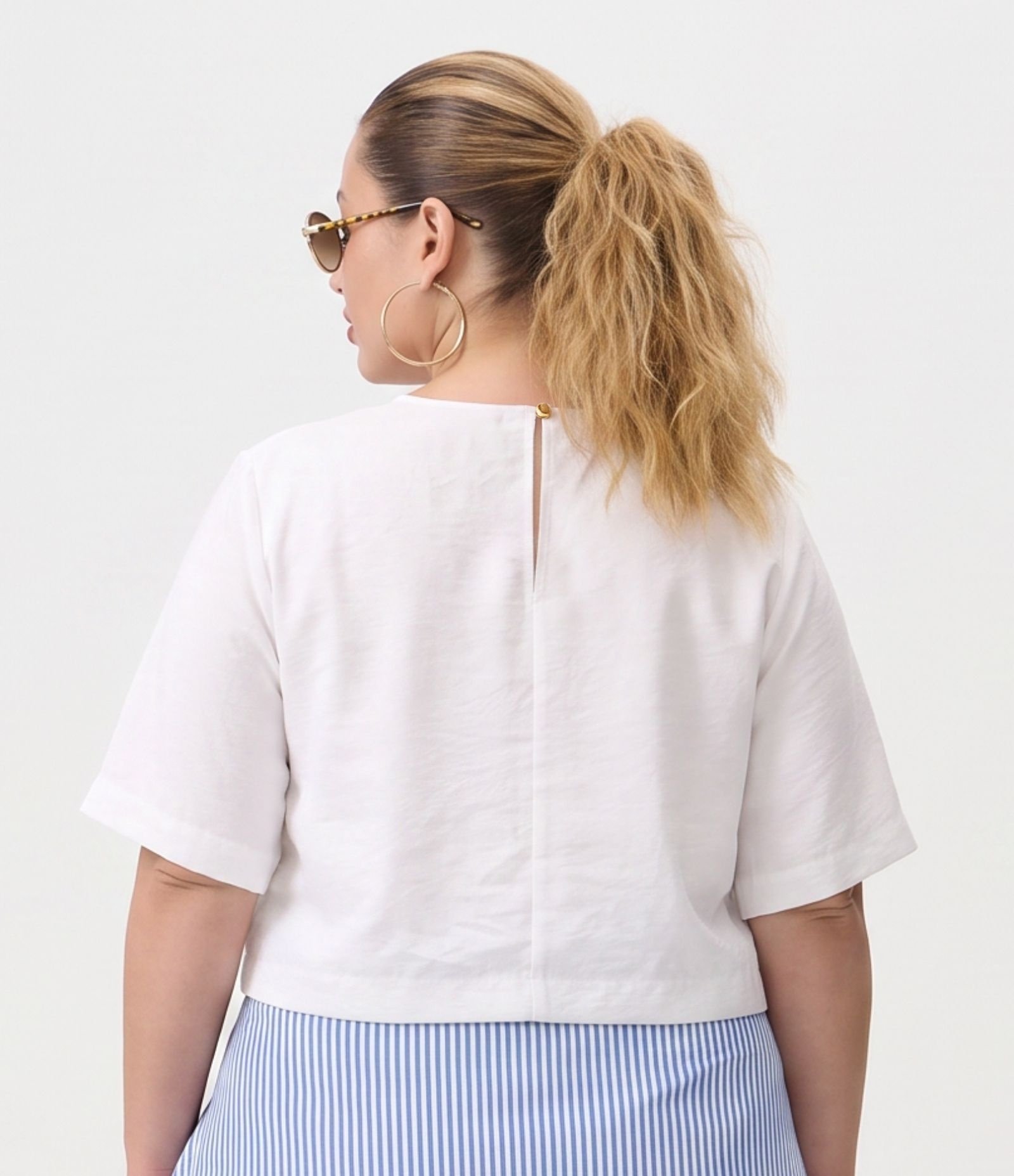 Blusa em Cetim com Ombreiras e Gota nas Costas Curve & Plus Size Branco 4