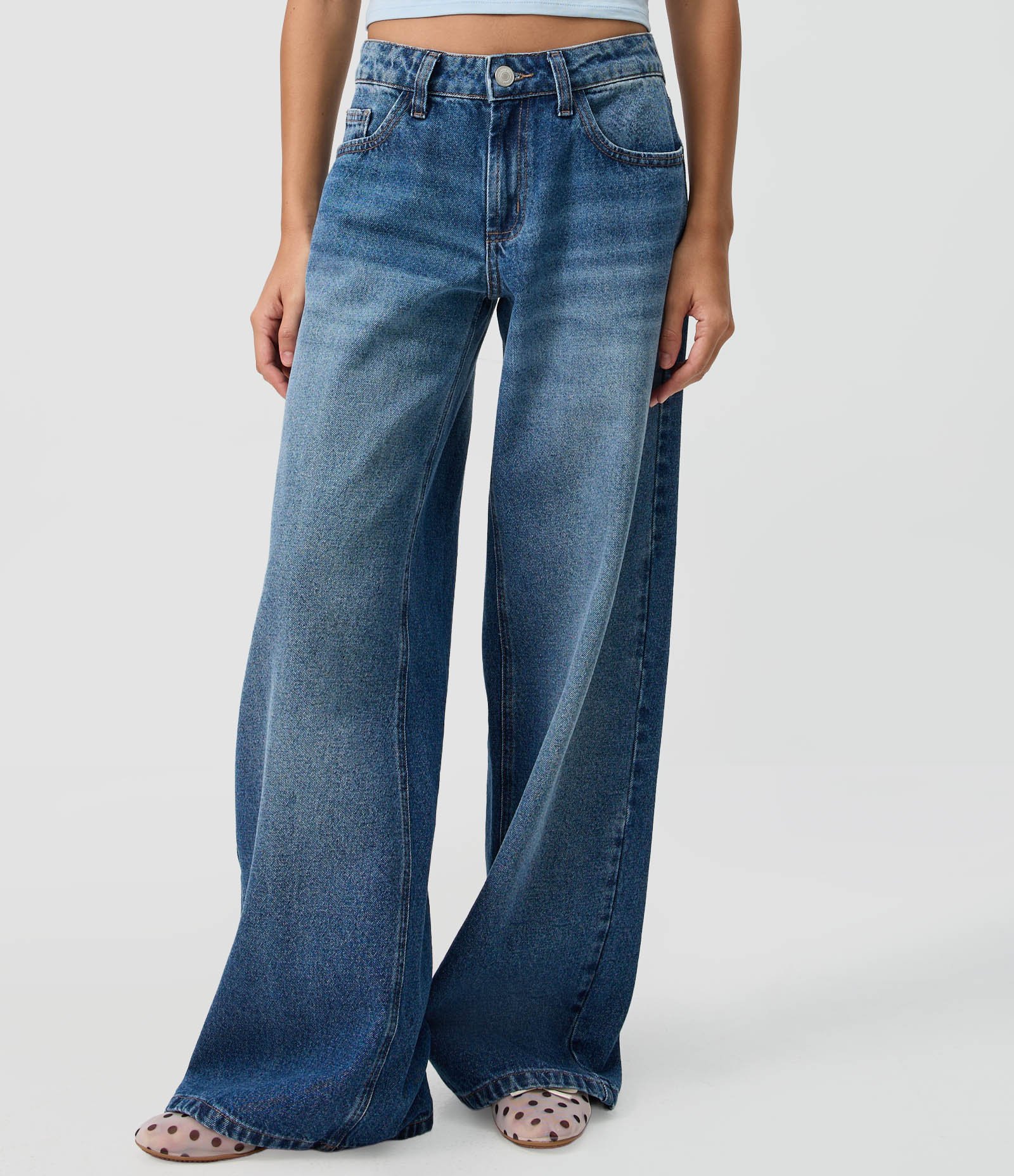 Calça Wide em Jeans com Cintura Baixa e Bolsos Azul Escuro 3