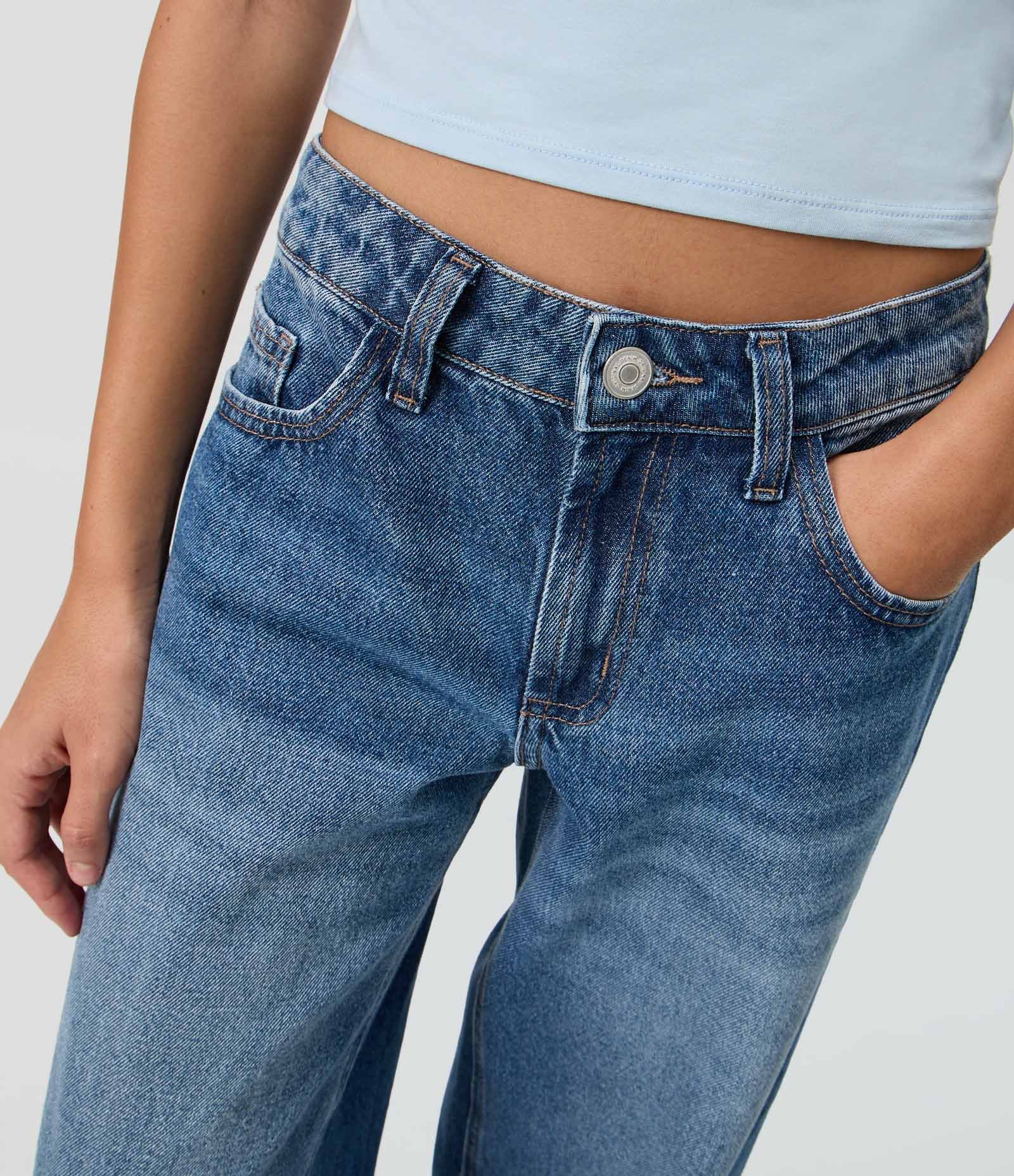 Calça Wide em Jeans com Cintura Baixa e Bolsos Azul Escuro 4