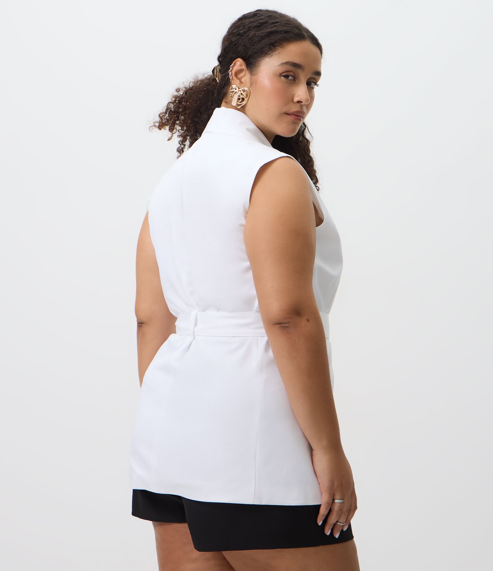 Colete Alongado Alfaiatado com Amarração Curve & Plus Size Branco 4