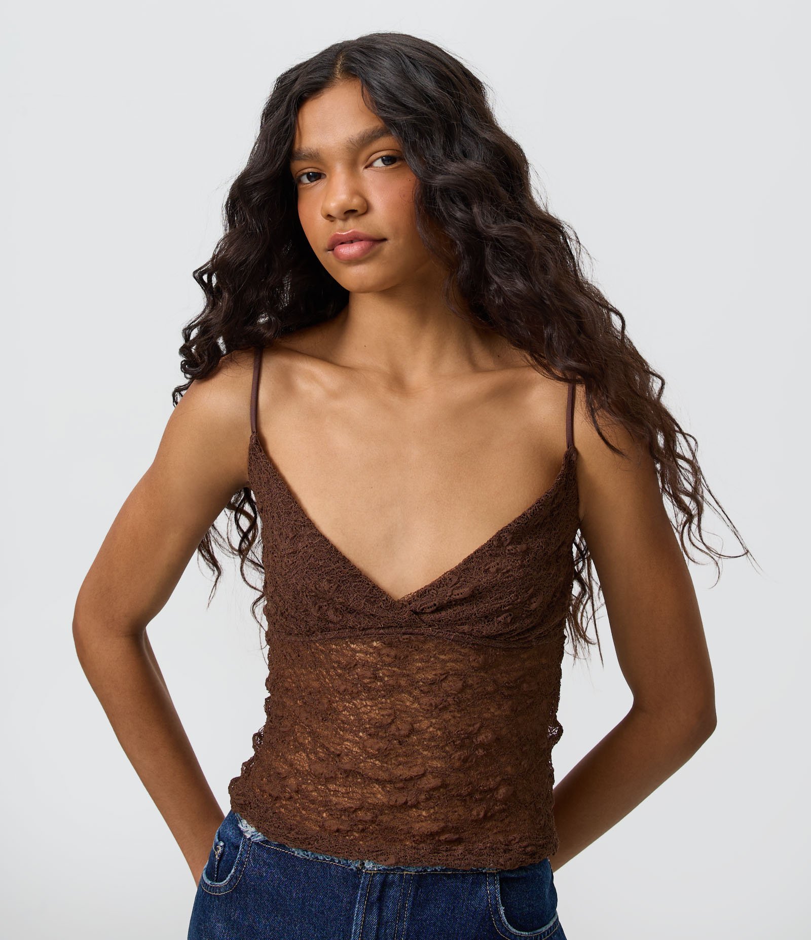 Blusa de Alcinha em Renda Texturizada com Decote Transpassado Marrom 1