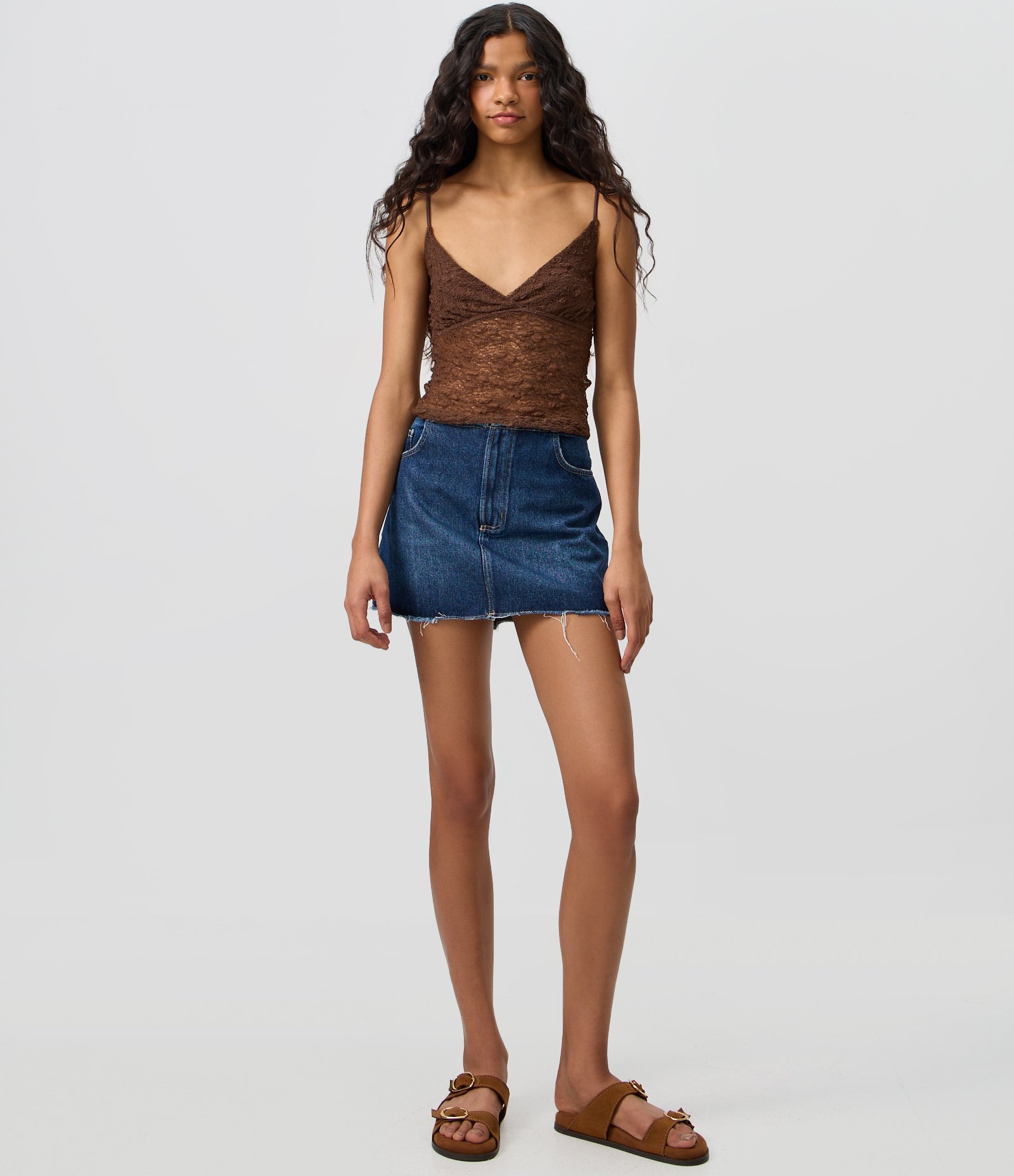 Blusa de Alcinha em Renda Texturizada com Decote Transpassado Marrom 2