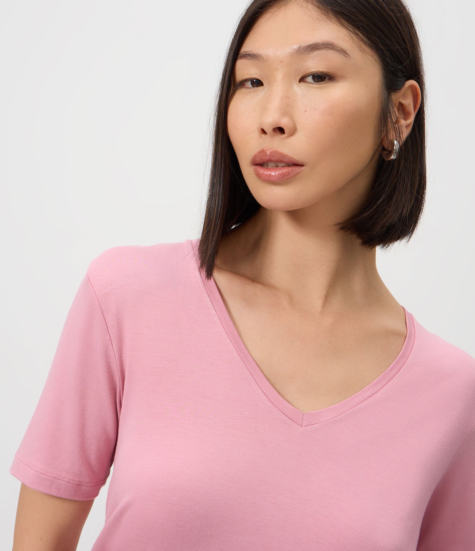 Blusa Básica em Viscose com Decote V Rosa 3