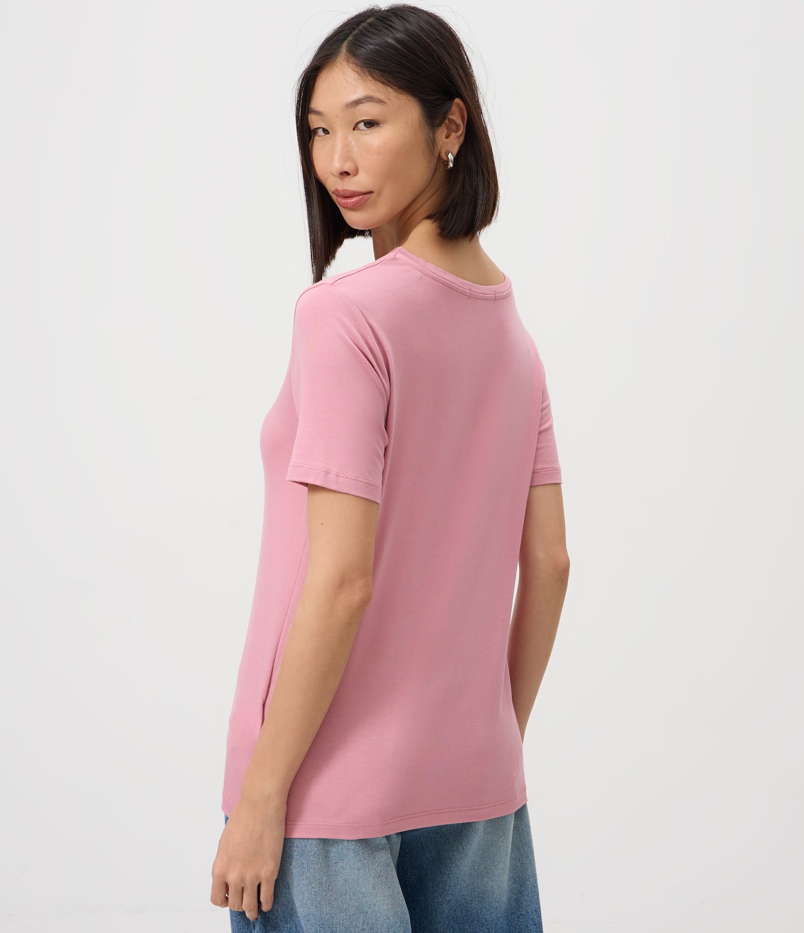 Blusa Básica em Viscose com Decote V Rosa 4