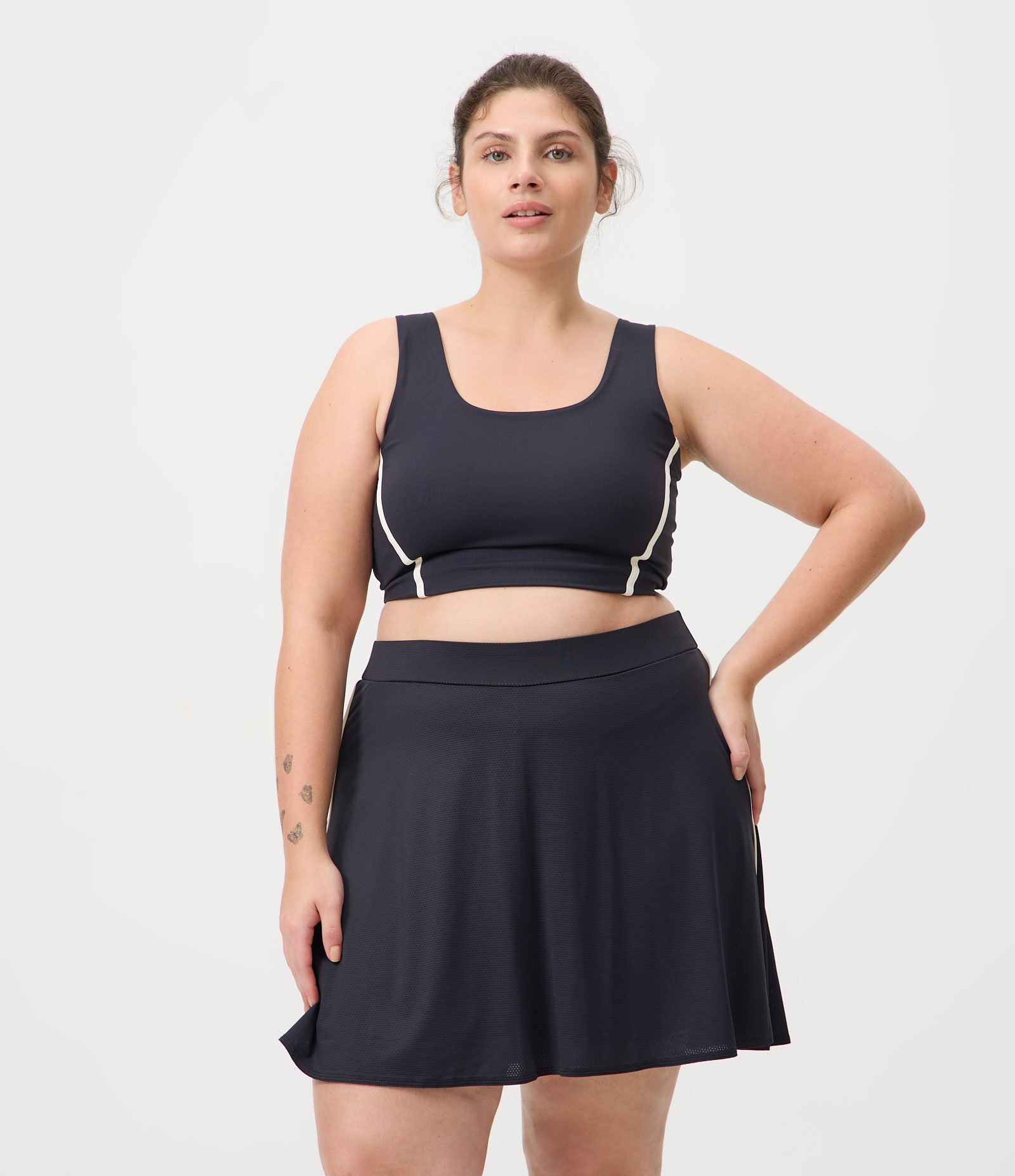 Short Saia em Poliamida com Frisos Laterais Curve & Plus Size Preto 1