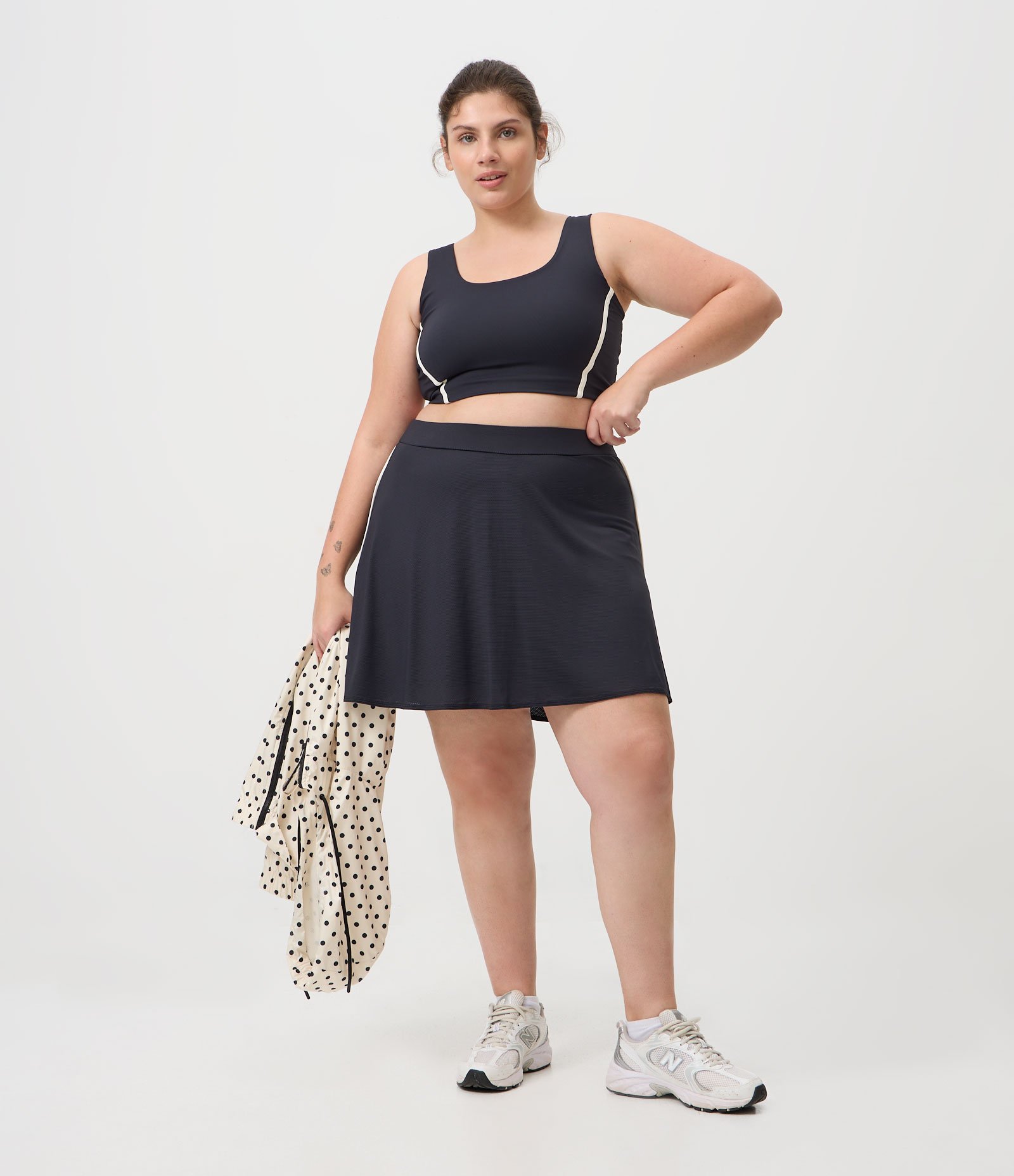 Short Saia em Poliamida com Frisos Laterais Curve & Plus Size Preto 2