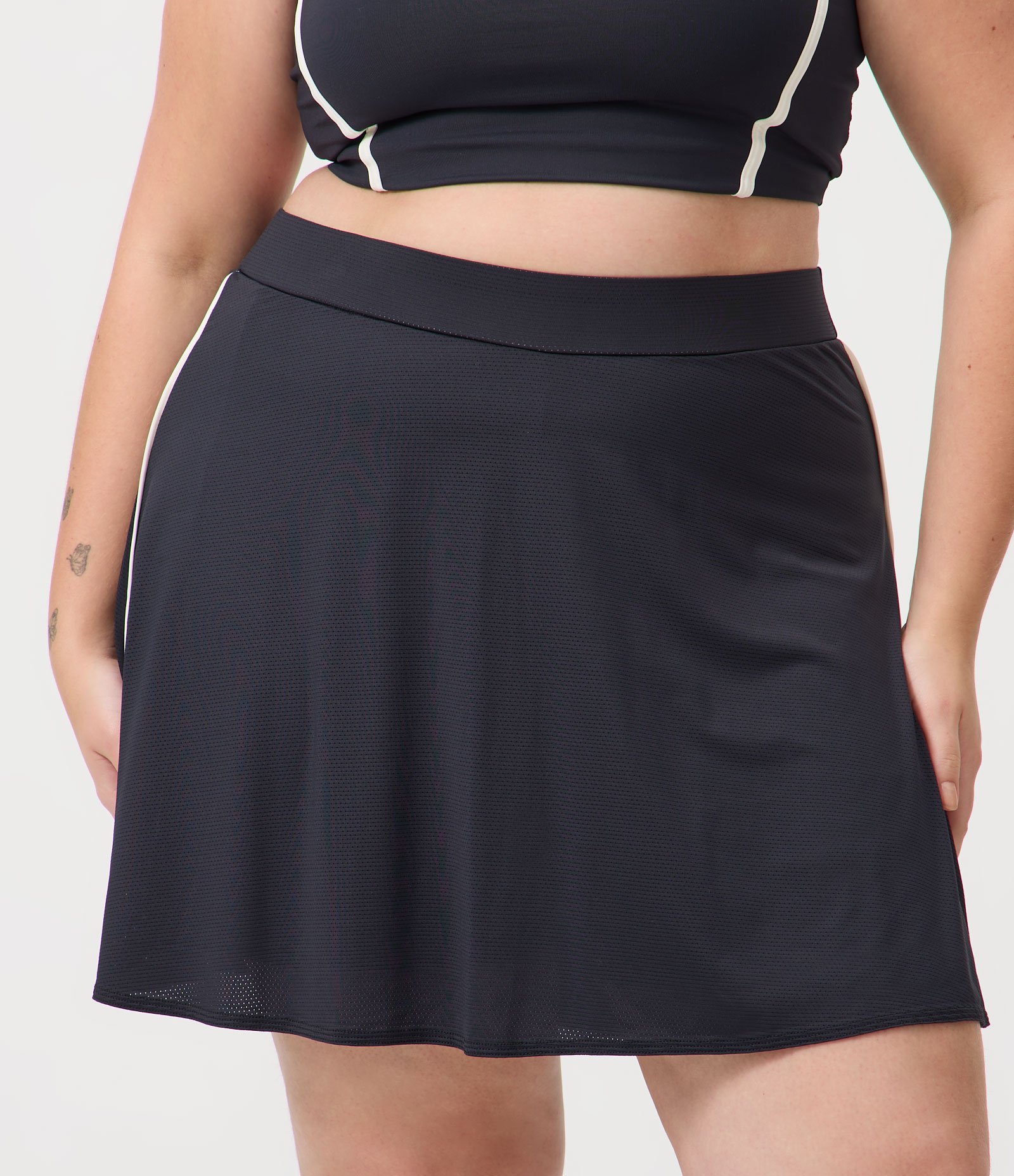 Short Saia em Poliamida com Frisos Laterais Curve & Plus Size Preto 3