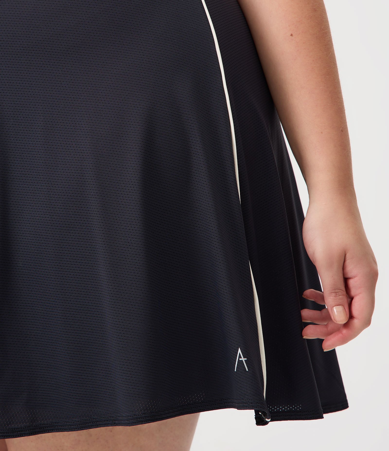 Short Saia em Poliamida com Frisos Laterais Curve & Plus Size Preto 4