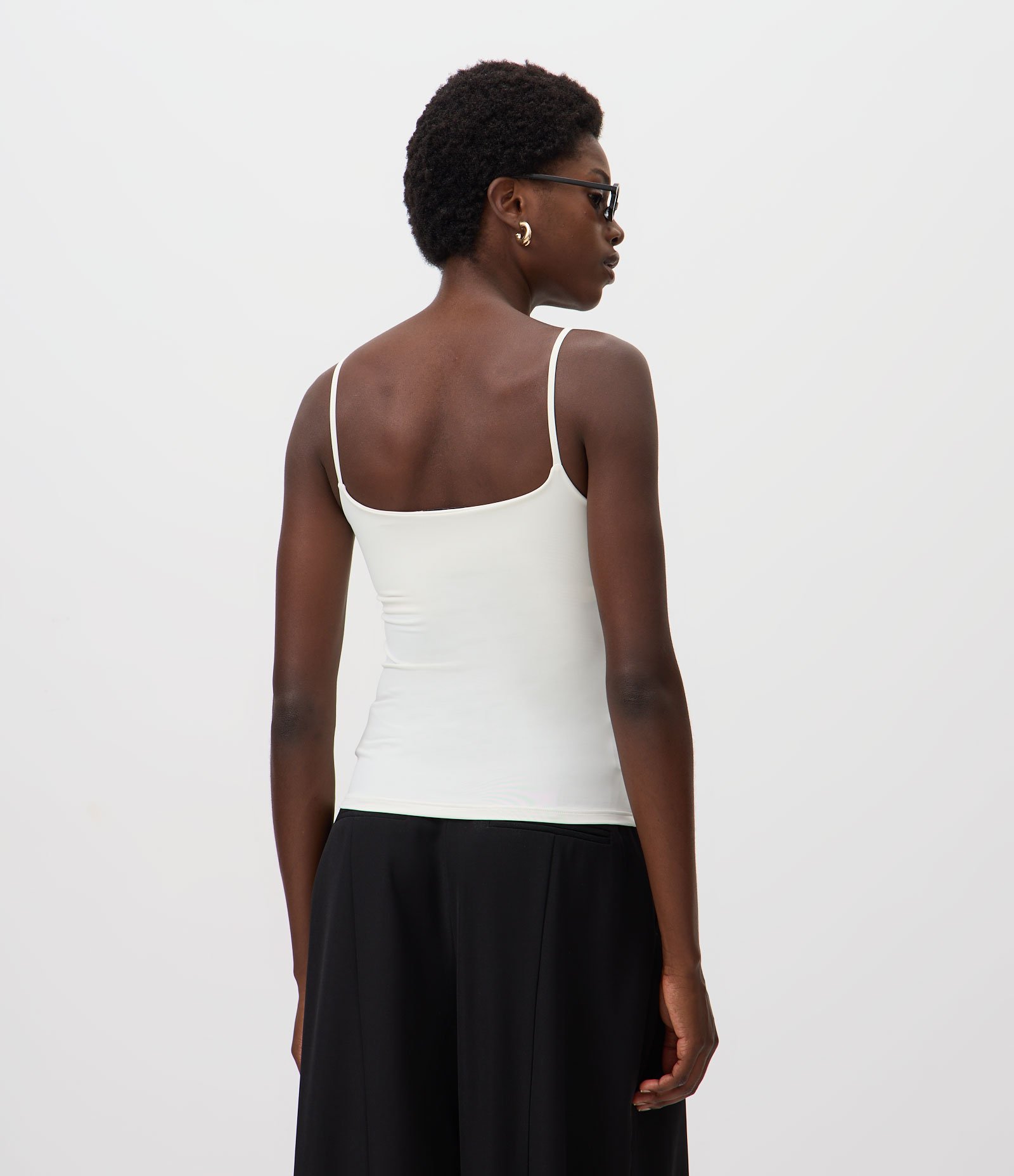 Blusa em Poliamida com Alças Finas e Bojo Branco 4