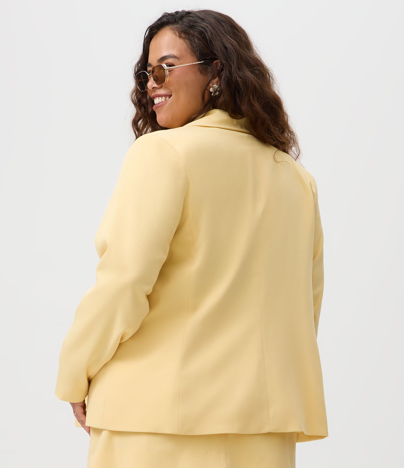 Blazer em Poliviscose Alfaiatado Transpassado Curve & Plus Size Amarelo 4
