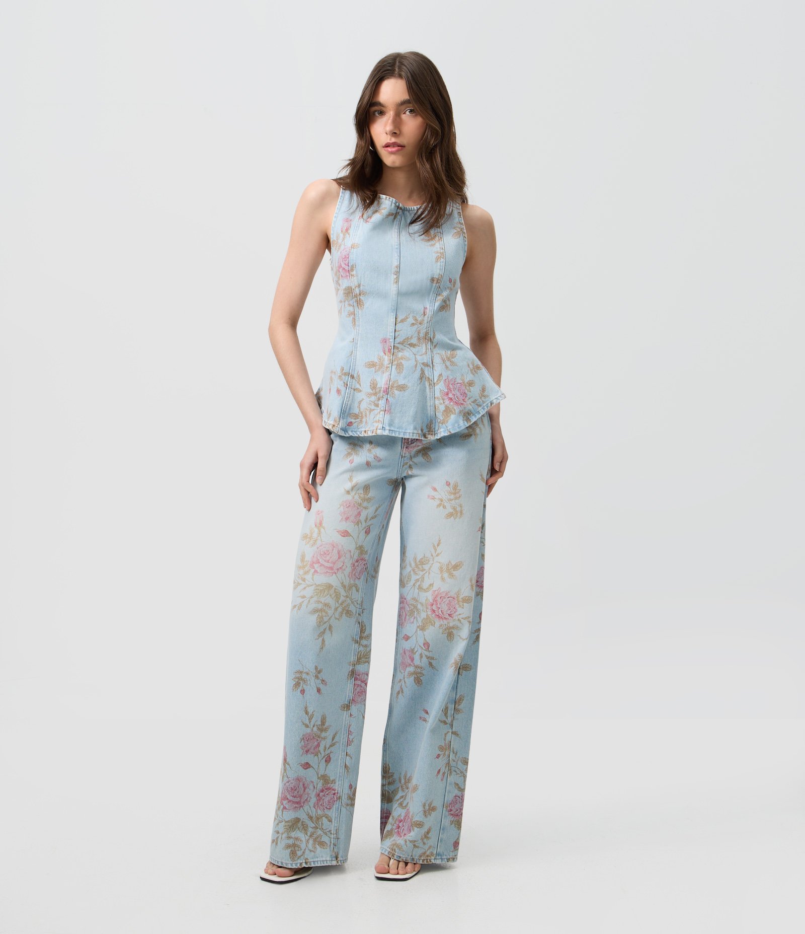 Calça Wide em Jeans com Estampa Floral Azul 1