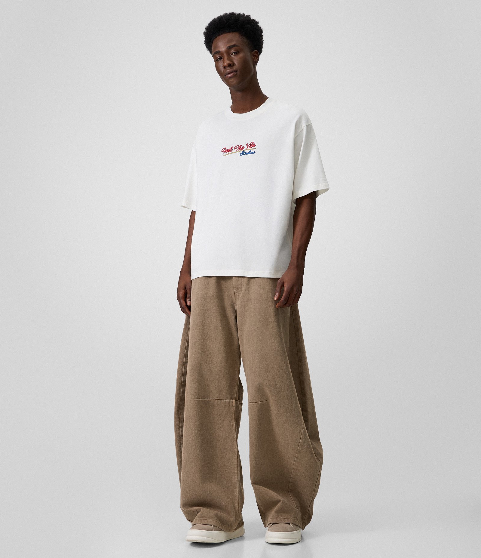Camiseta Boxy em Algodão com Lettering Music Branco 2