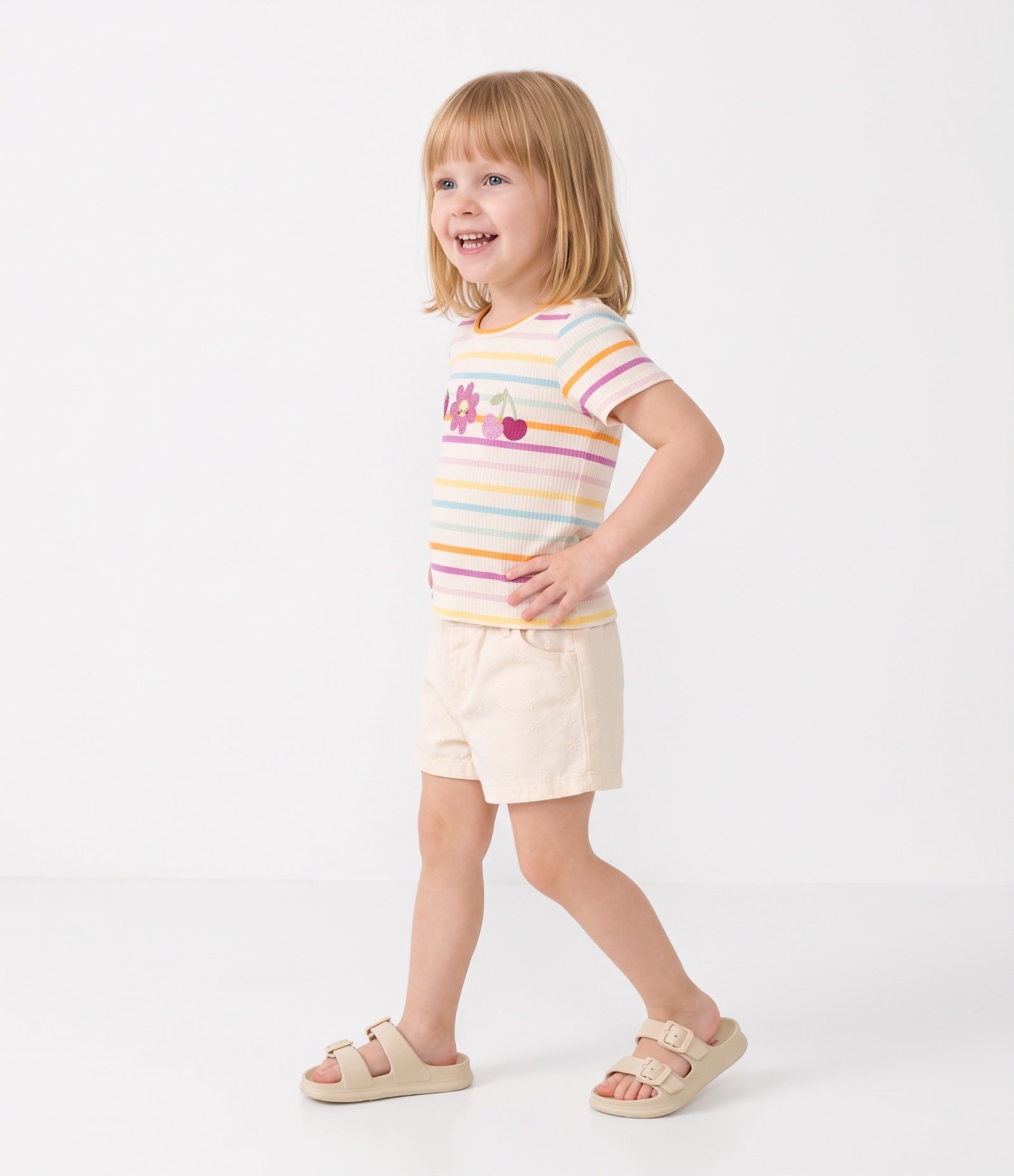 Camiseta Infantil com Morangos e Florzinhas - Tam 1 a 6 Anos Branco 2