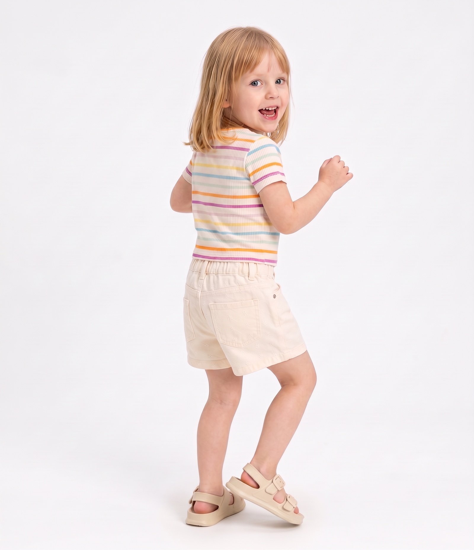 Camiseta Infantil com Morangos e Florzinhas - Tam 1 a 6 Anos Branco 3
