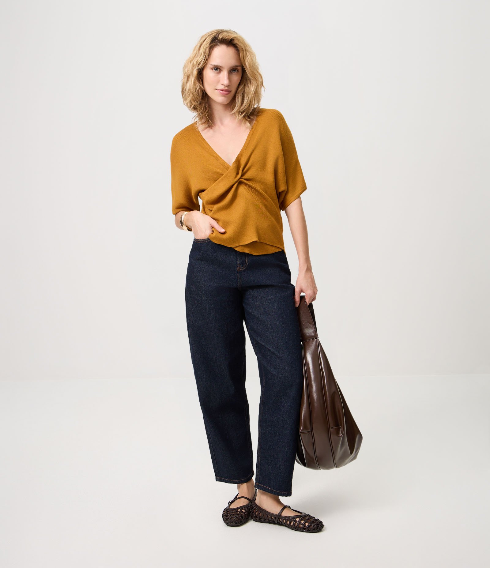 Blusa em Tricô com Decote Transpassado Marrom 2