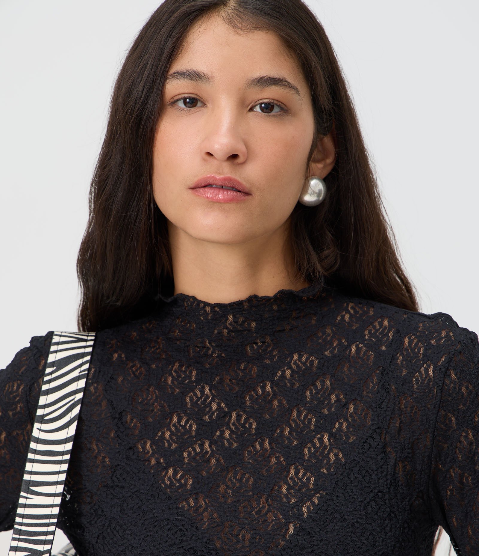 Blusa Segunda Pele em Renda Floral com Gola Alta Preto 3
