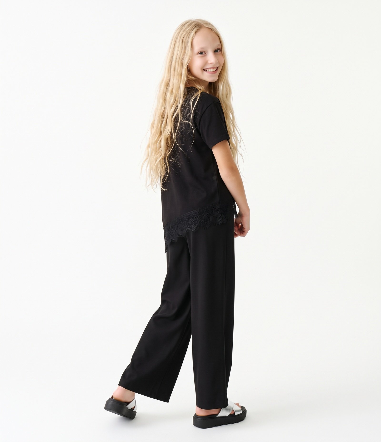 Camiseta Infantil Em Algodão Assimétrica Com Renda Na Barra - Tam 5 a 16 Anos Preto 7