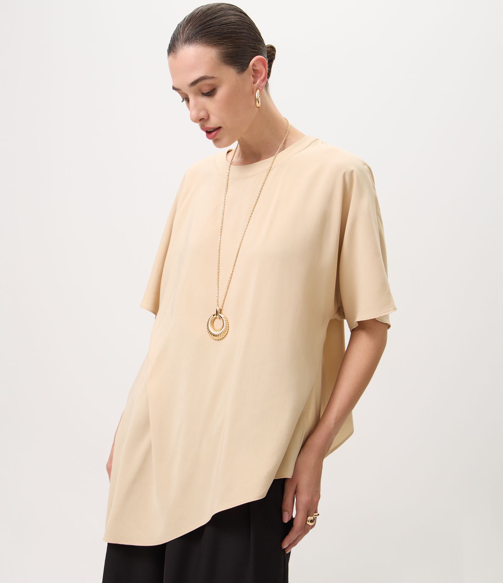 Blusa Assimétrica com Pontas Alongadas Bege 1