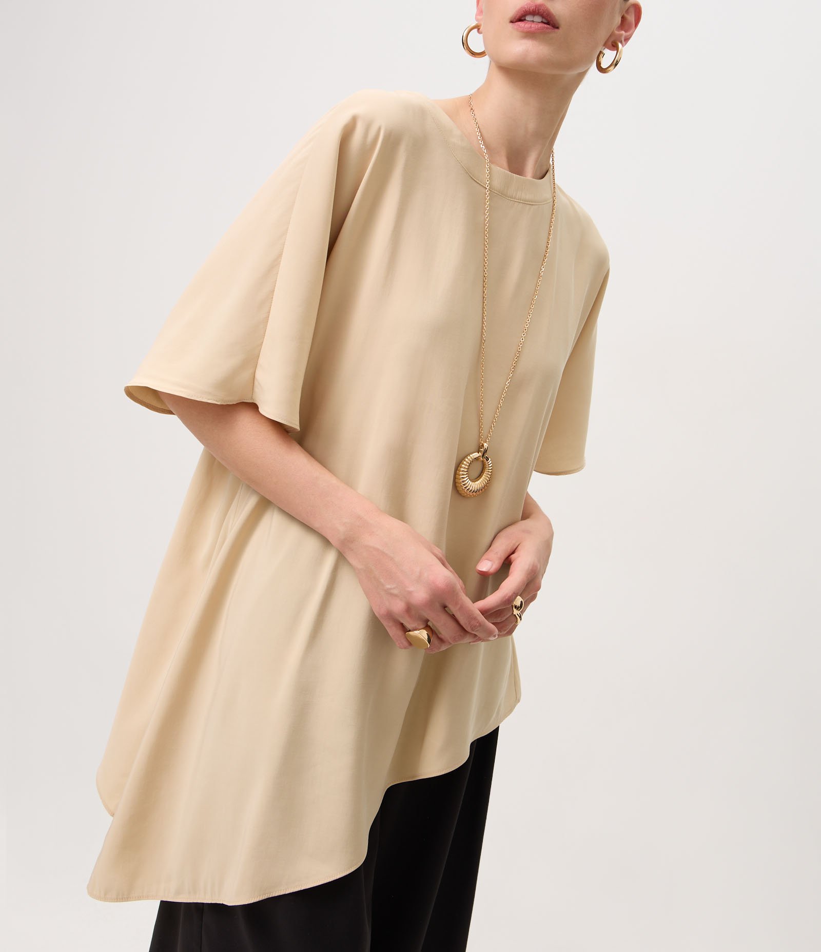 Blusa Assimétrica com Pontas Alongadas Bege 3