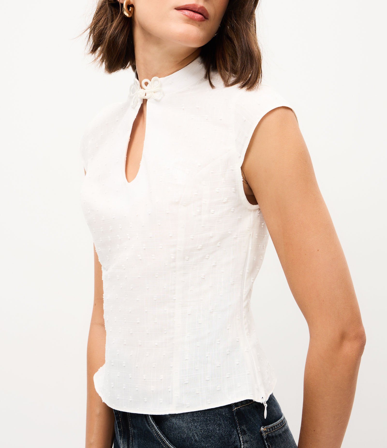 Blusa em Laise com Detalhes de Fechamento Oriental e Decote Gota Branco 3
