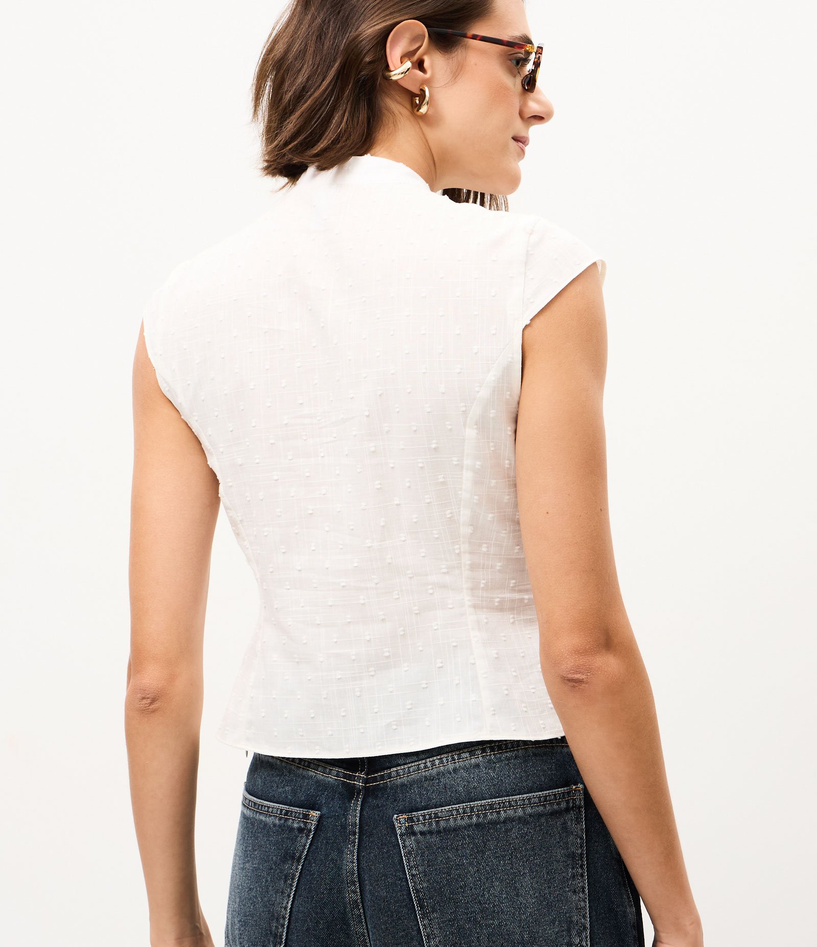 Blusa em Laise com Detalhes de Fechamento Oriental e Decote Gota Branco 4