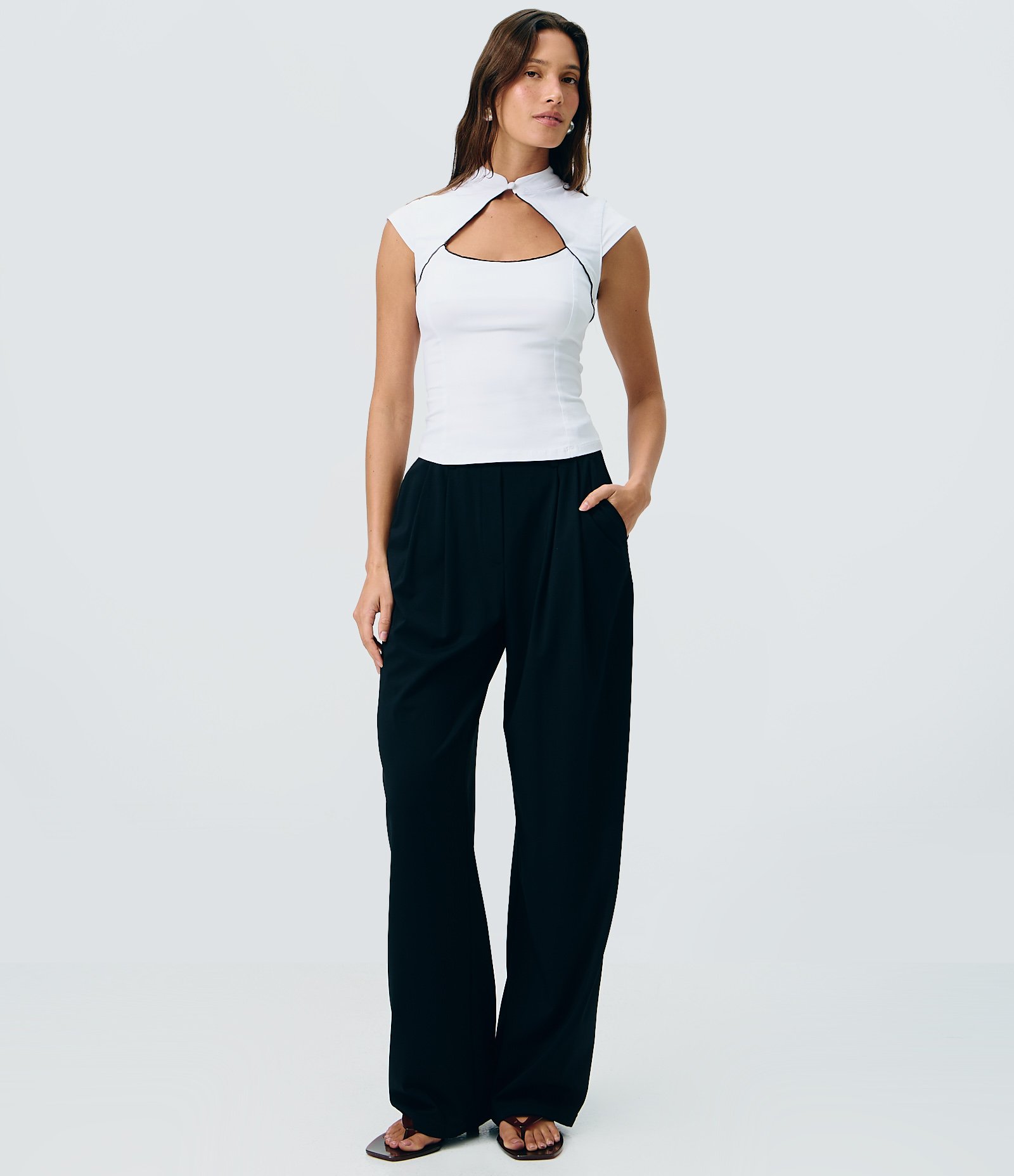 Blusa em Bengaline com Gola Mandarim e Recorte Contrastante Branco 2