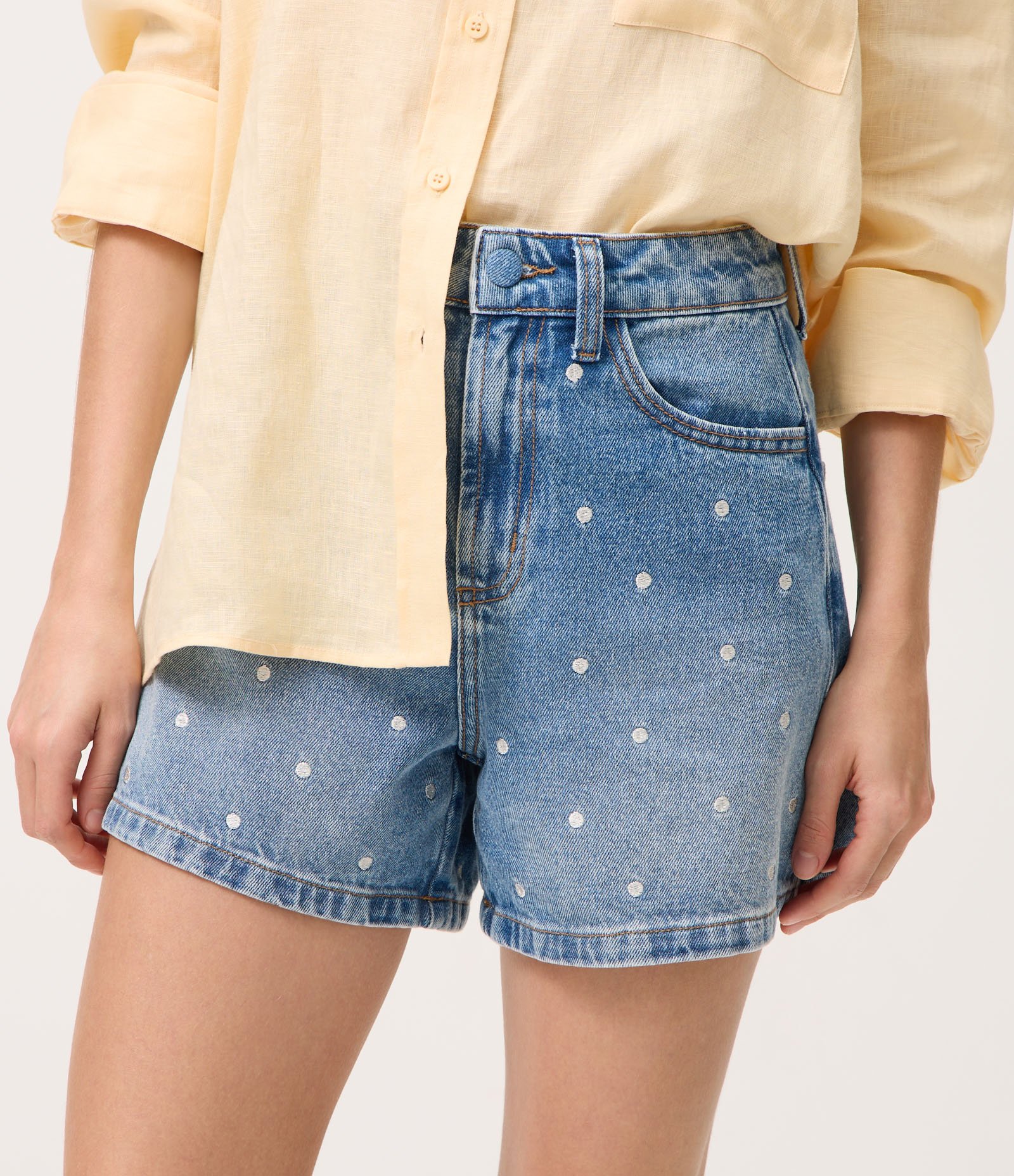 Short Evasê em Jeans com Bordado Poá Azul 3
