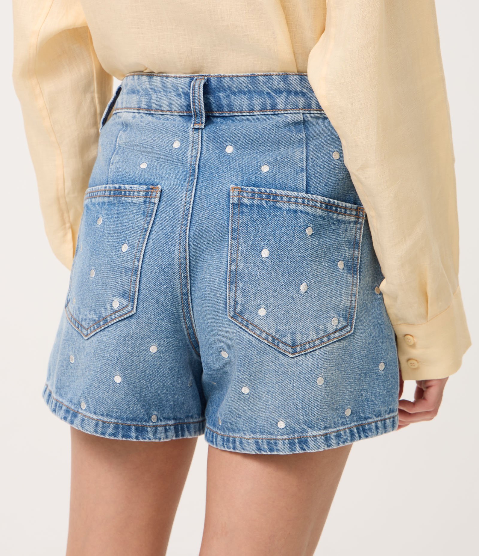 Short Evasê em Jeans com Bordado Poá Azul 5