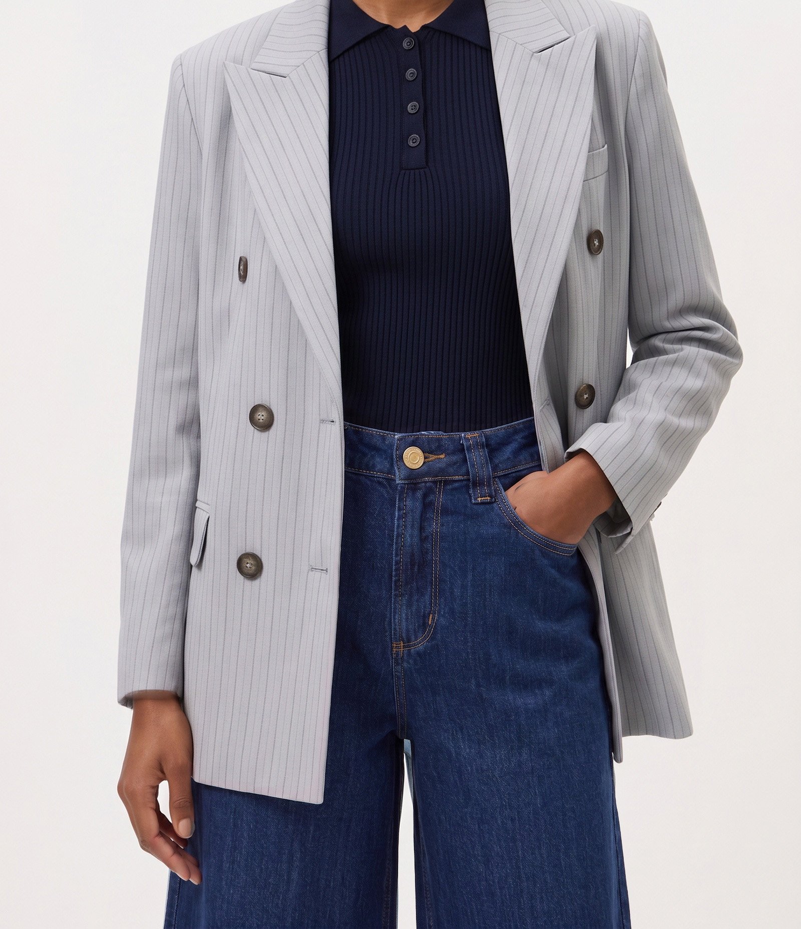 Bermuda Long em Jeans com Cintura Alta e Bolsos Azul Médio 3