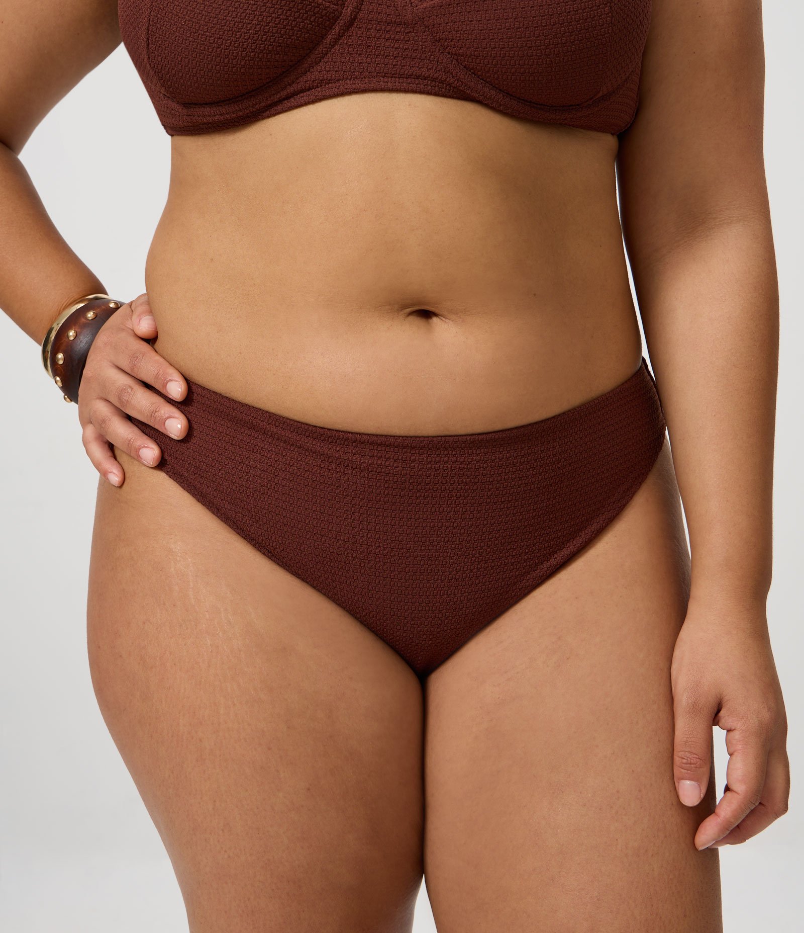 Biquíni Calcinha Texturizado com Fio Duplo Curve & Plus Size Marrom 2