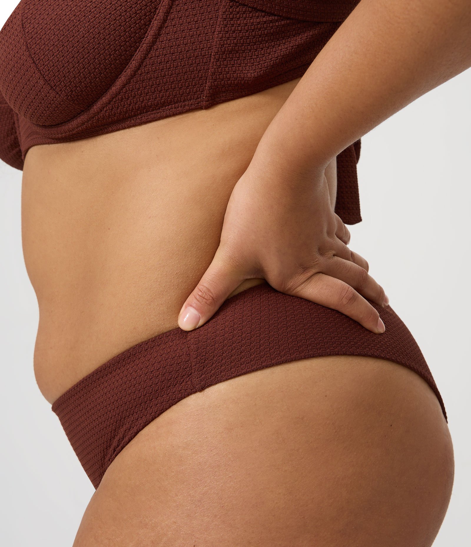 Biquíni Calcinha Texturizado com Fio Duplo Curve & Plus Size Marrom 3