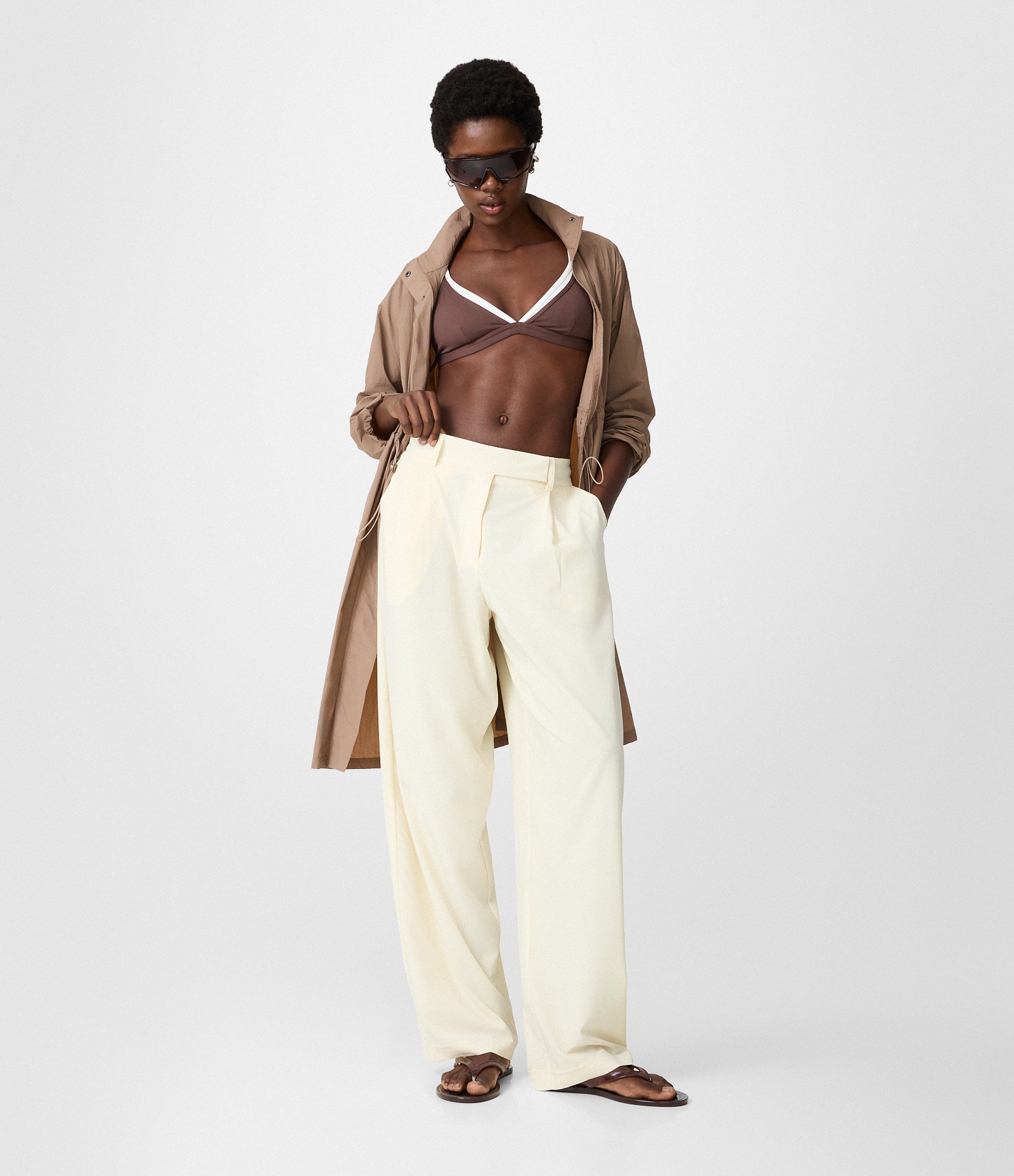 Calça Wide Esportiva Alfaiatada com Cós Elástico Amarelo 1