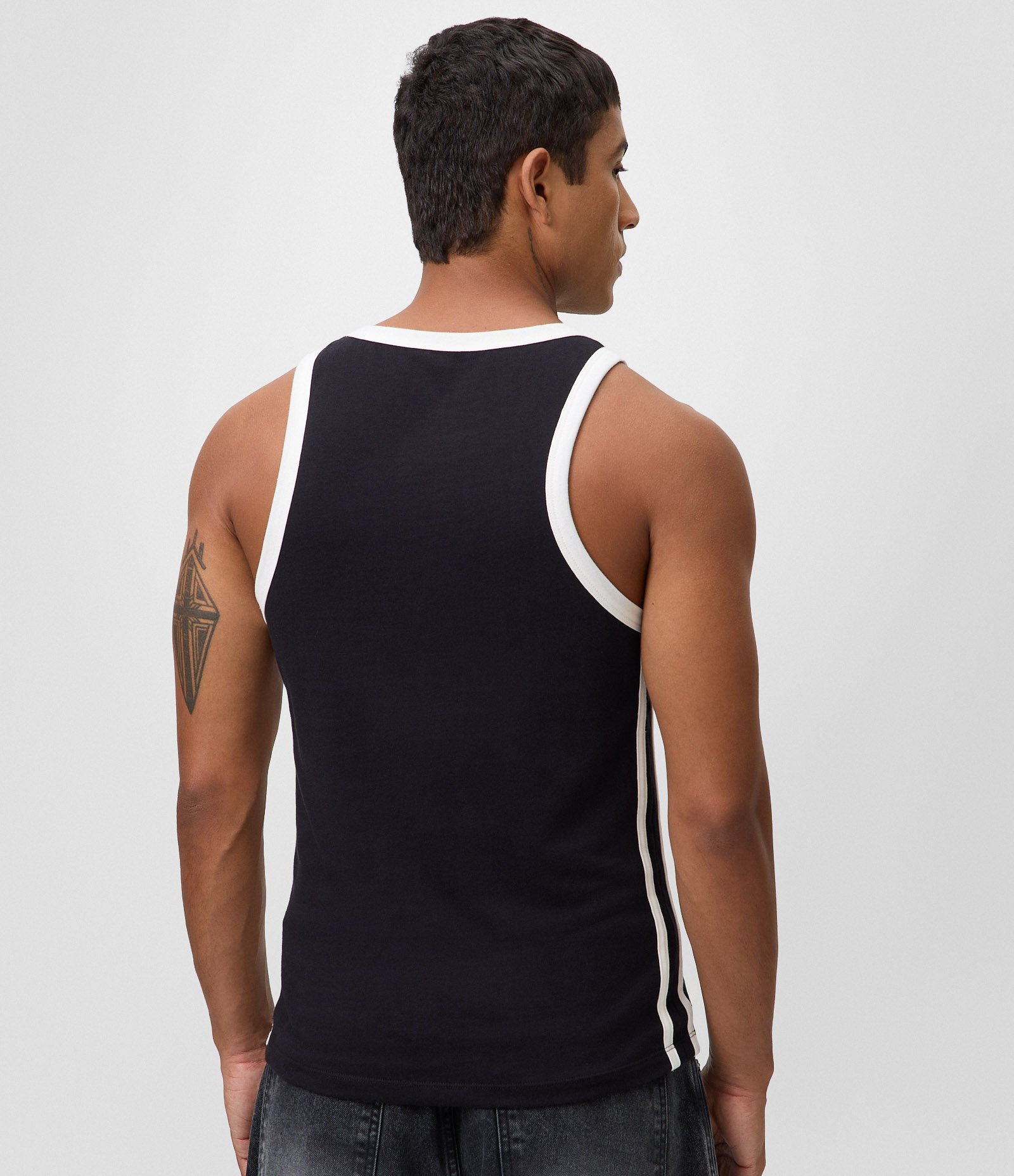Regata Muscle em Algodão com Linha Contrastante Preto 3