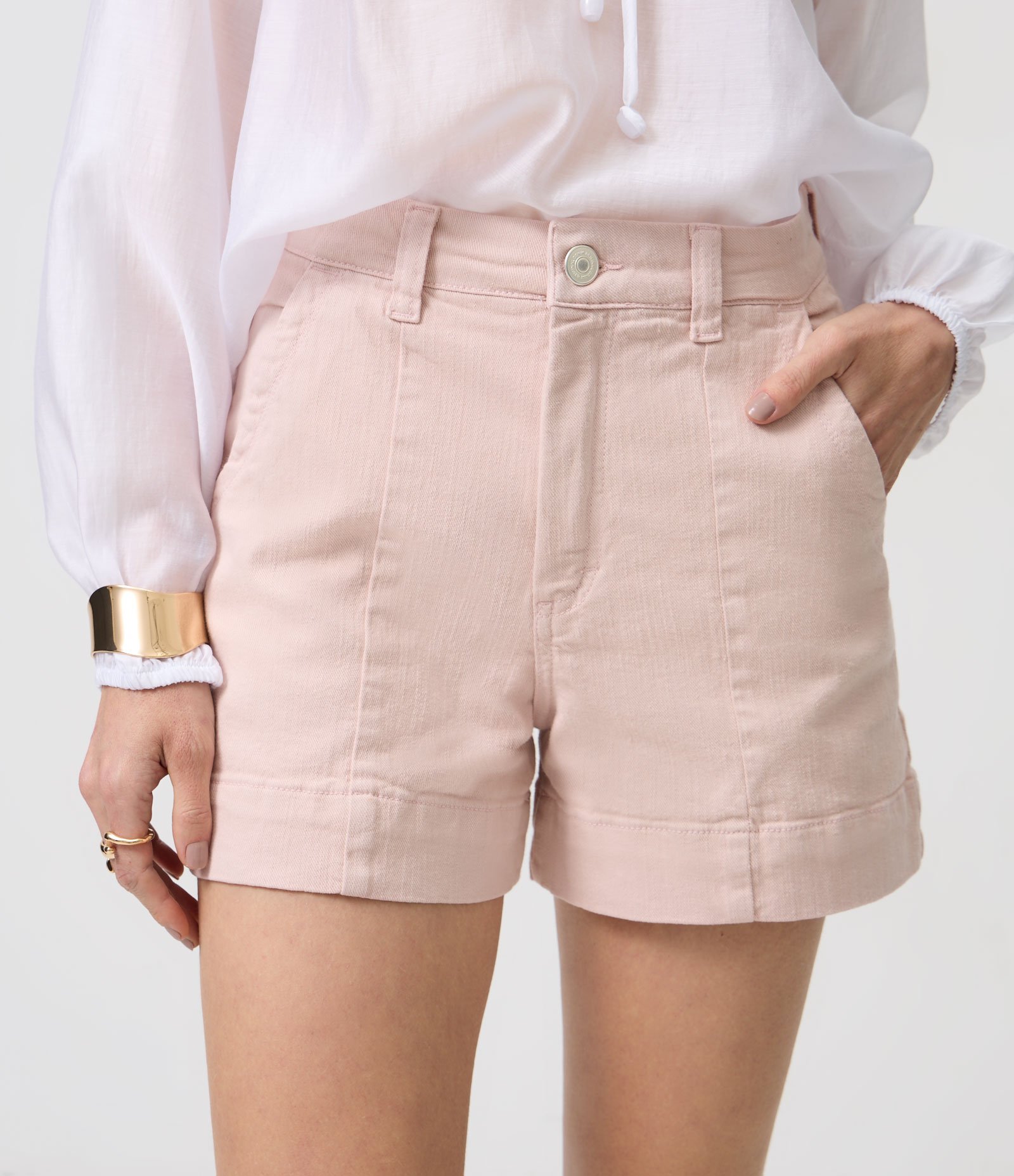 Short Regular em Sarja com Cintura Alta e Bolso Faca Rosa 2