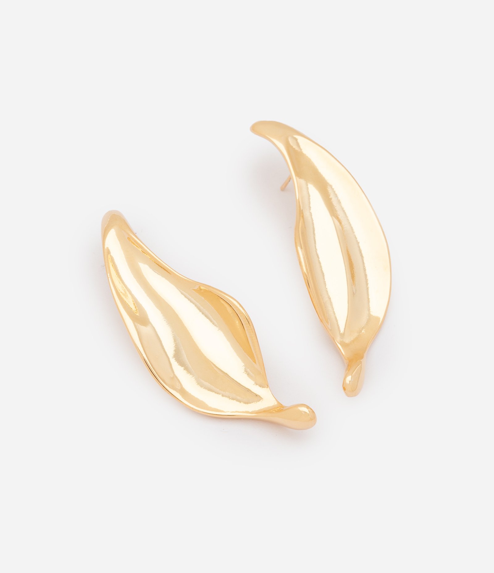 Brinco Médio em Metal com Formato de Pétala Dourado 1