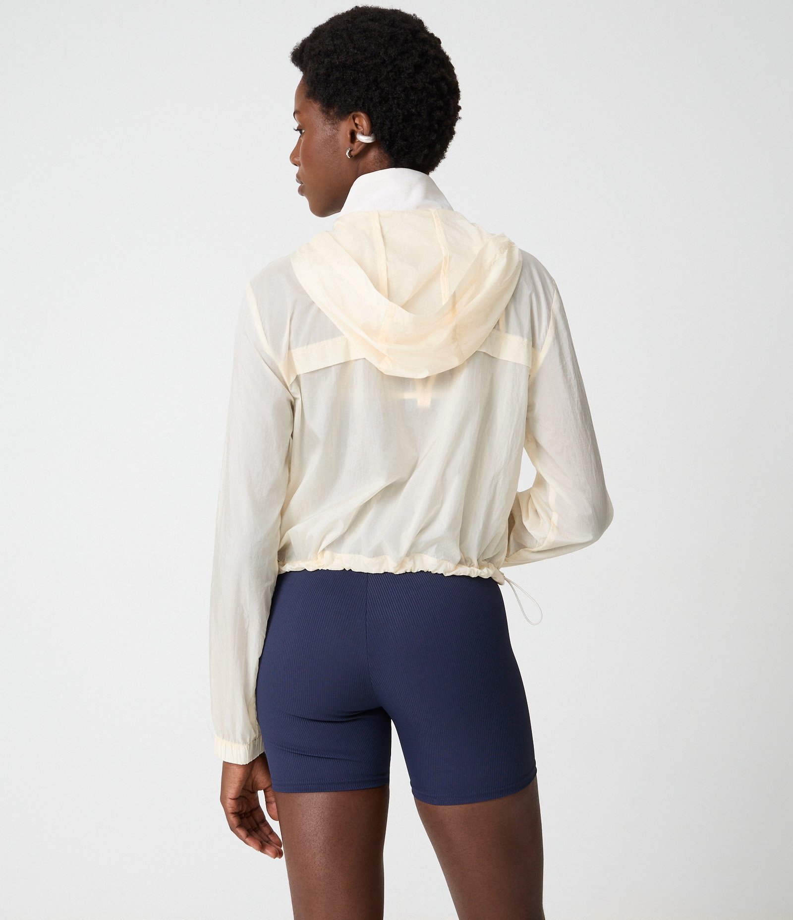 Jaqueta Corta Vento Cropped Esportiva com Saquinho Off White 3
