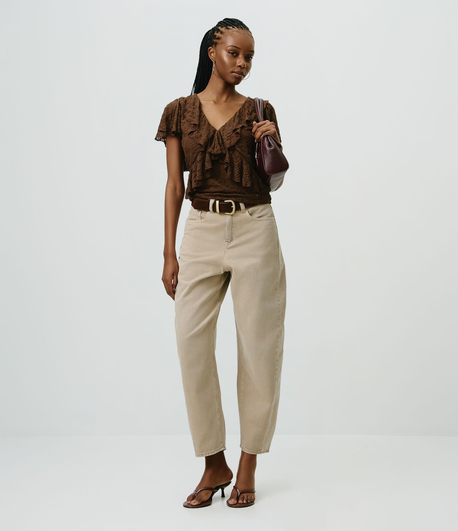 Blusa com Renda Aplicada e Babados Marrom 2