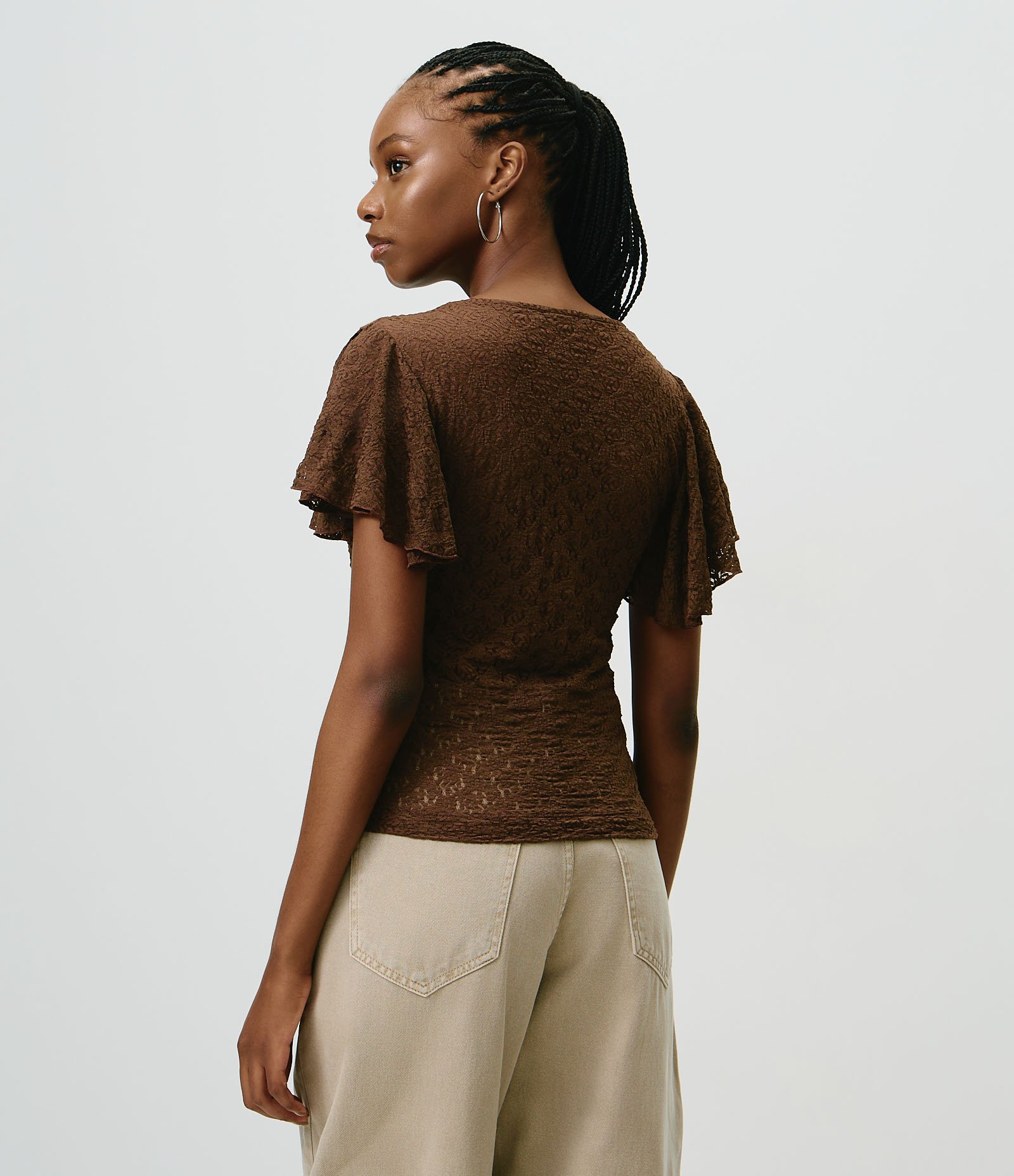 Blusa com Renda Aplicada e Babados Marrom 4