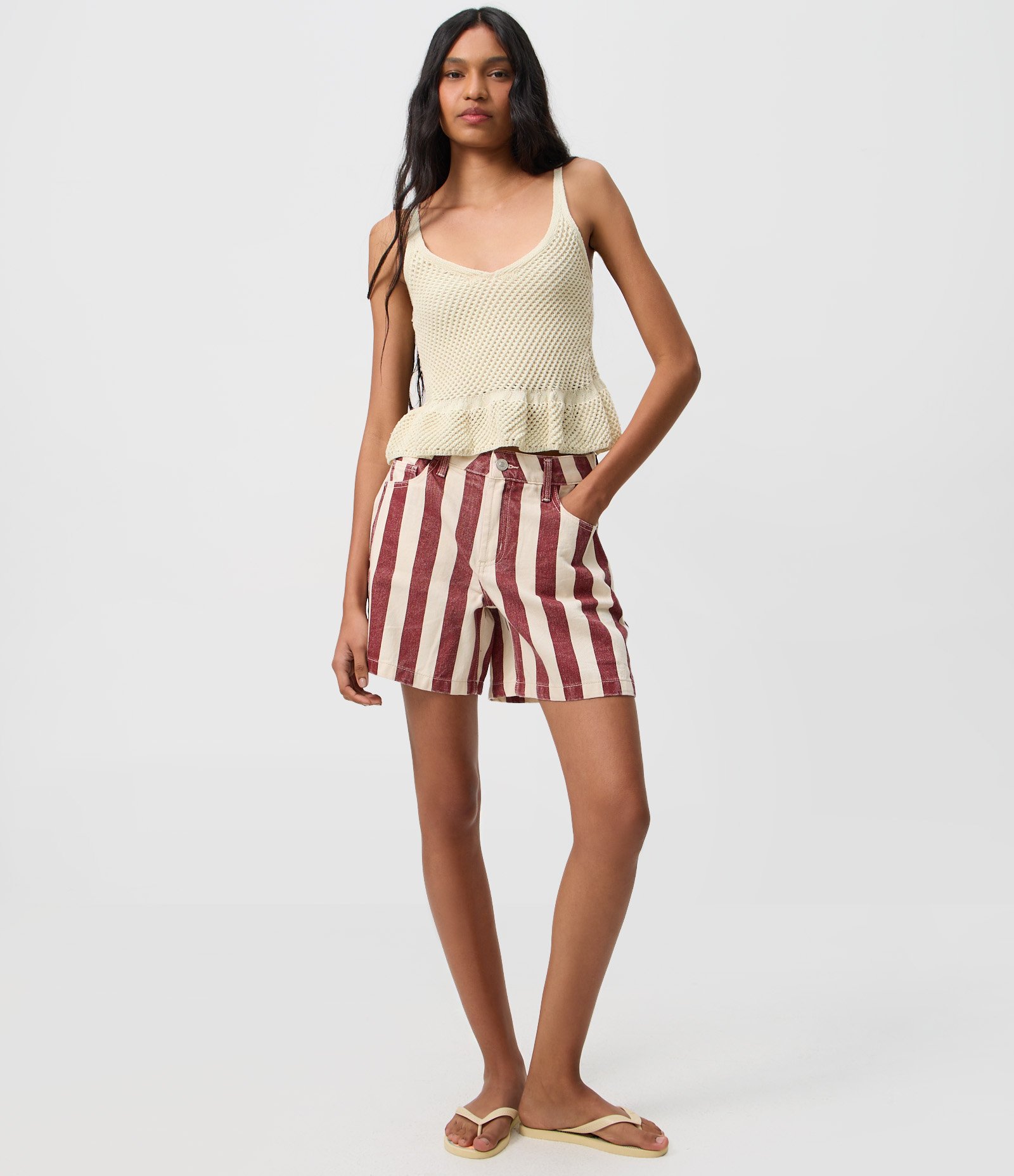 Short em Sarja com Estampa Listrada Vermelho 2