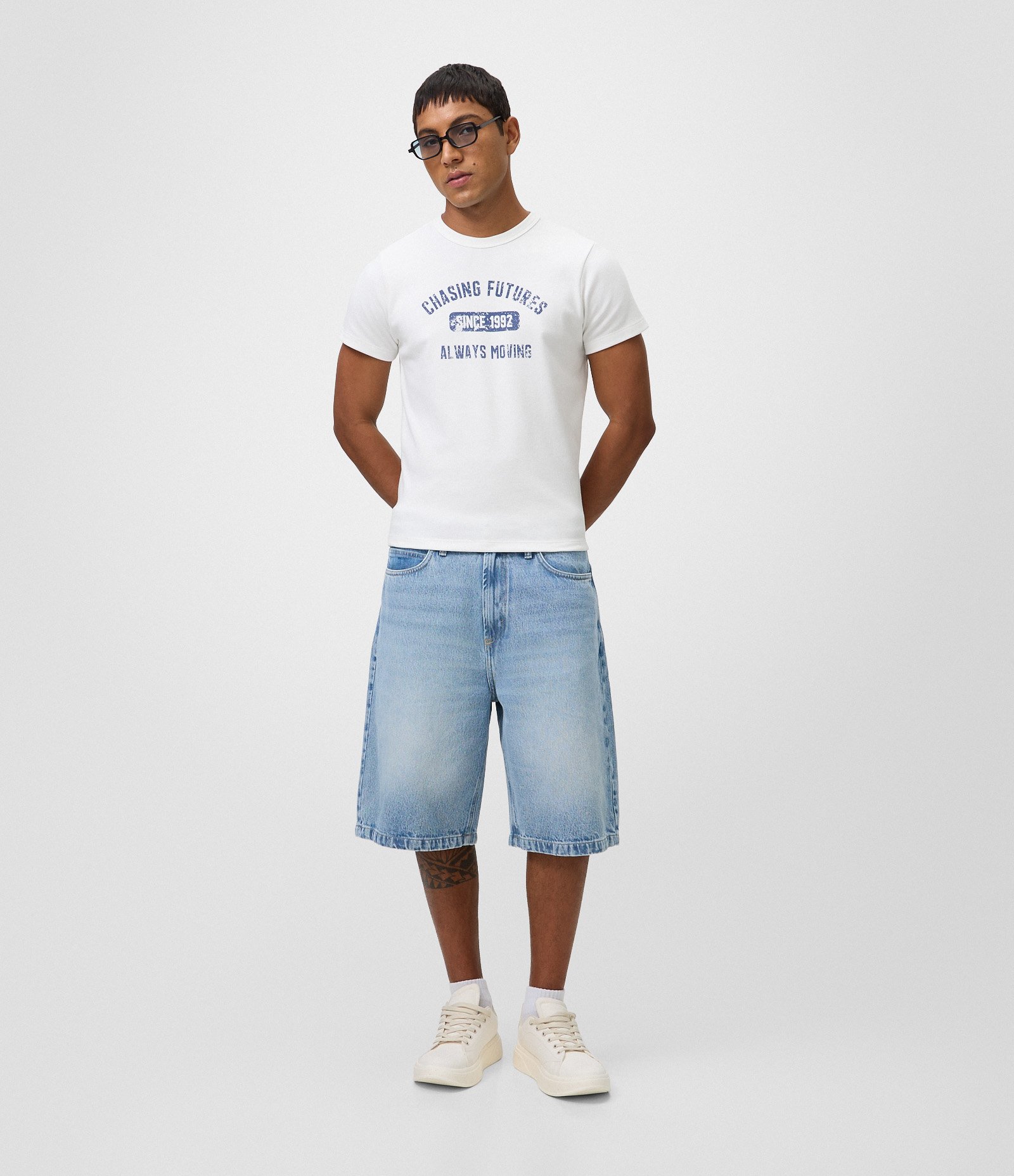 Camiseta Baby Tee com Lettering Frontal Off White 2