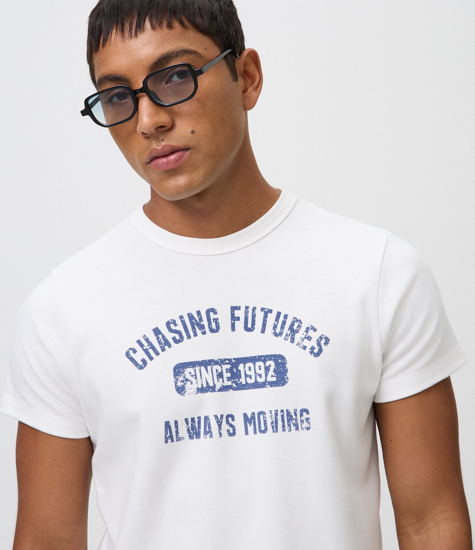 Camiseta Baby Tee com Lettering Frontal Off White 4