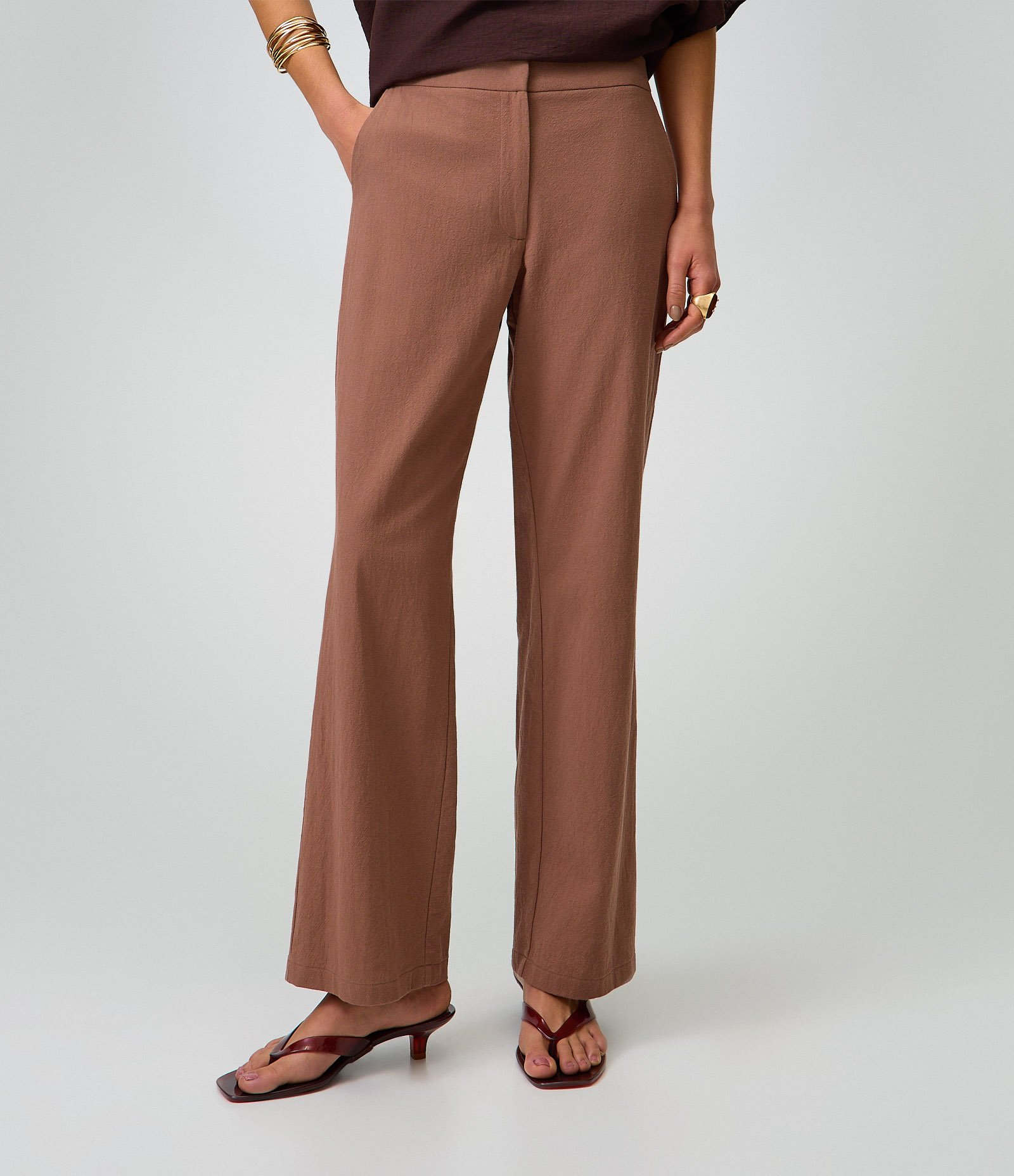 Calça Reta em Algodão com Cós Plano e Bolsos Marrom 2