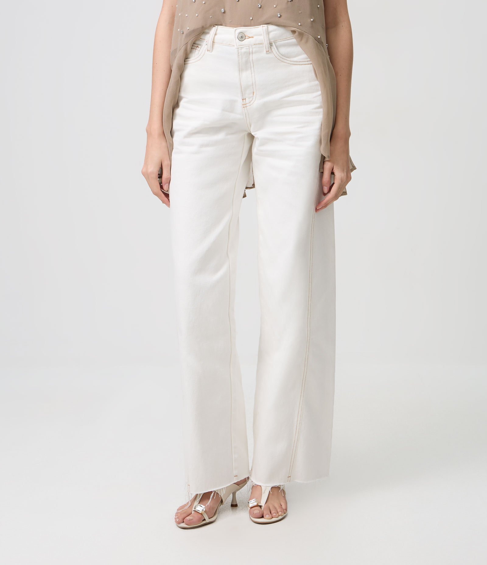 Calça Wide em Sarja com Recortes Contrastantes Branco 2