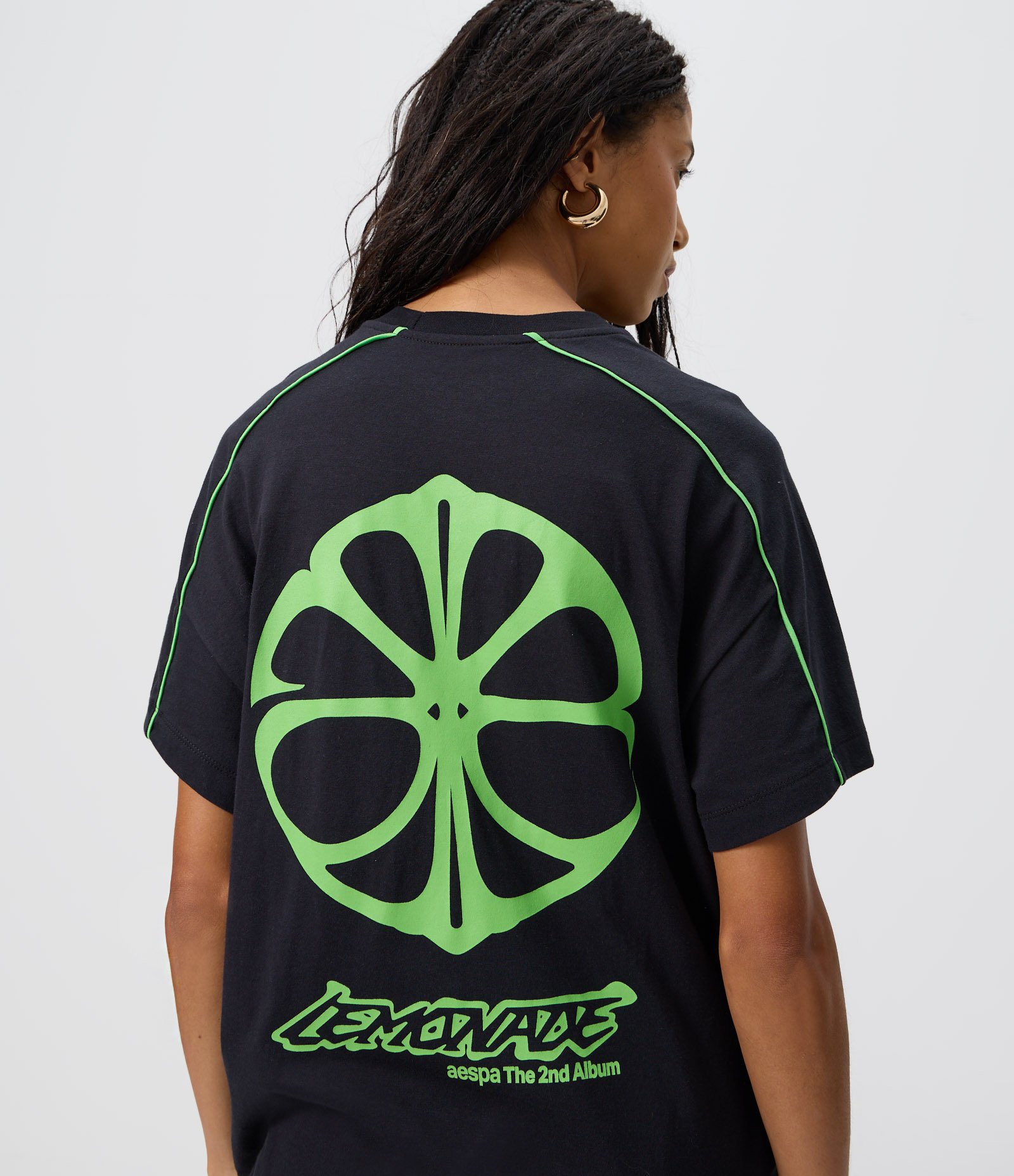 Camiseta Manga Curta com Estampa AESPA e Detalhes Contrastantes Preto 4